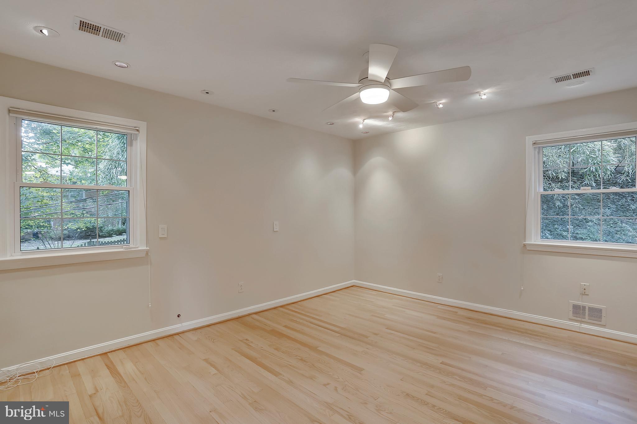 HILLANDALE - Residential