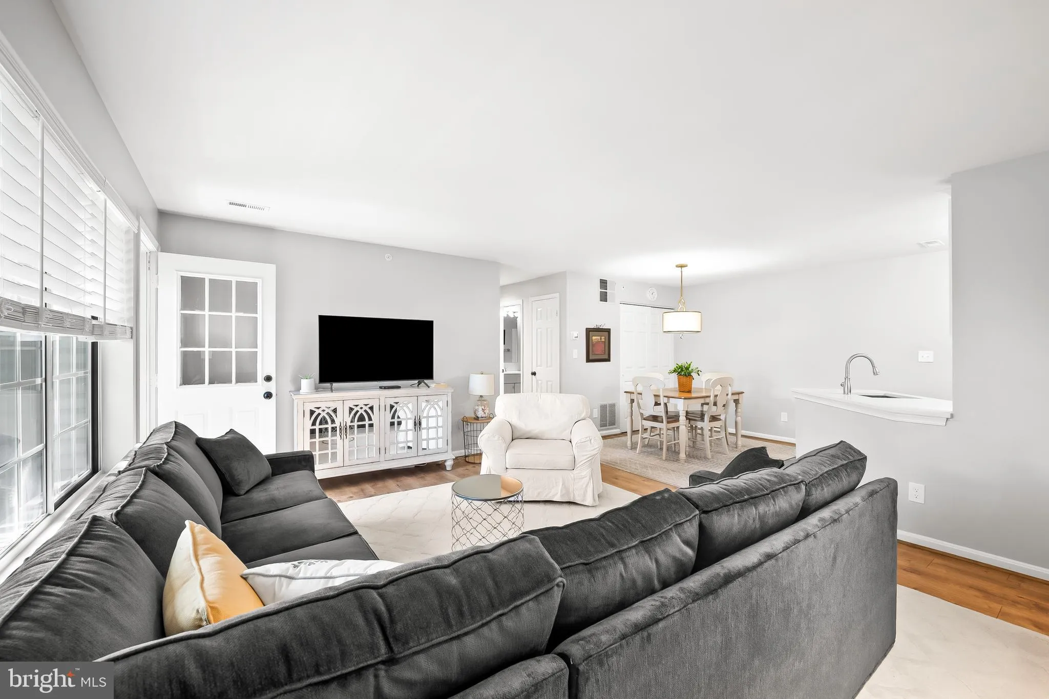 Lutherville Timonium, Maryland 21093, United States, 2 Bedrooms Bedrooms, ,2 BathroomsBathrooms,Residential,Active,19310