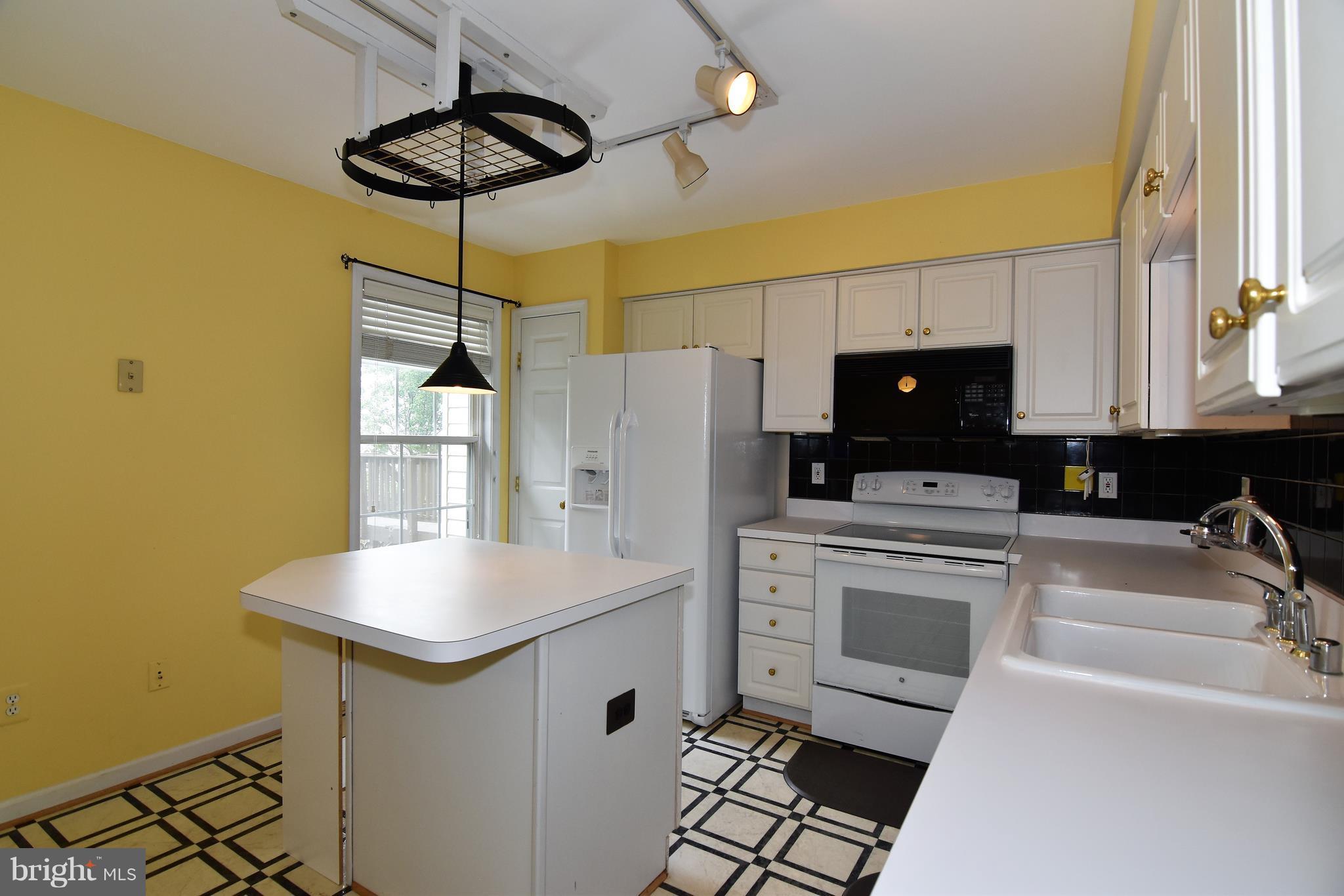 KINGSTOWNE - Residential Lease