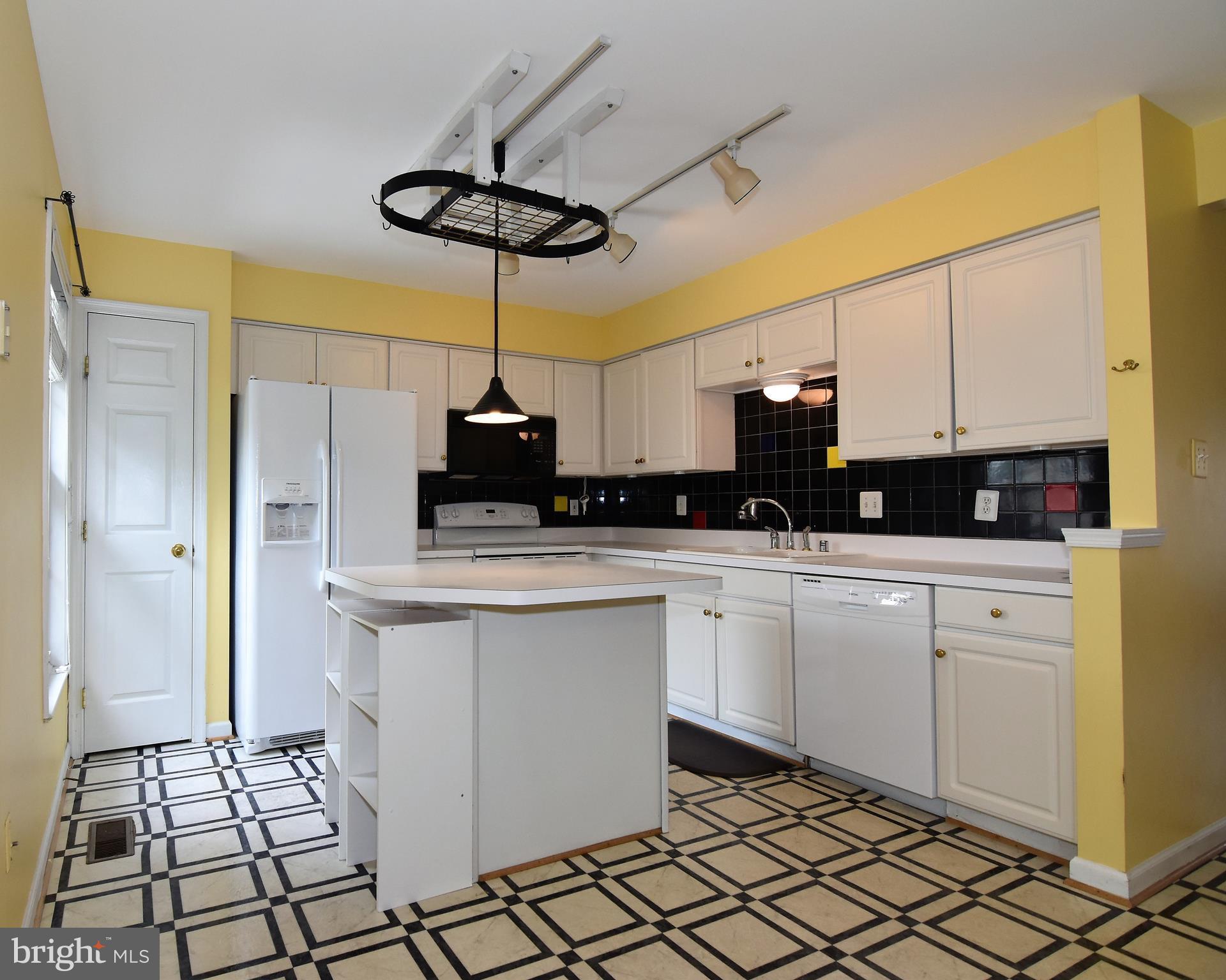 KINGSTOWNE - Residential Lease