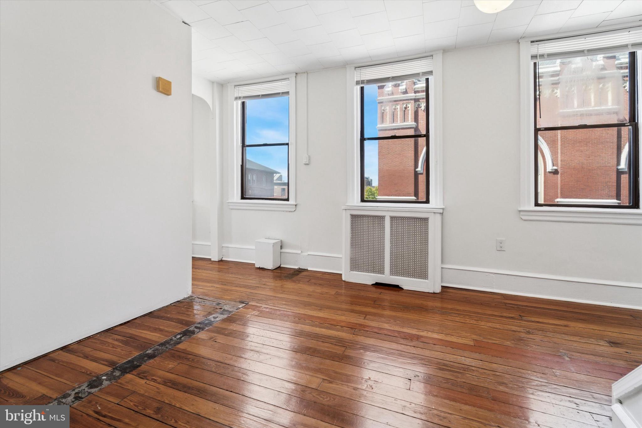 ITALIAN MARKET - Residential Lease