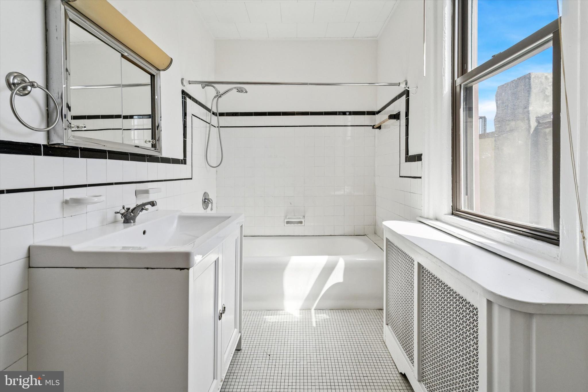 ITALIAN MARKET - Residential Lease