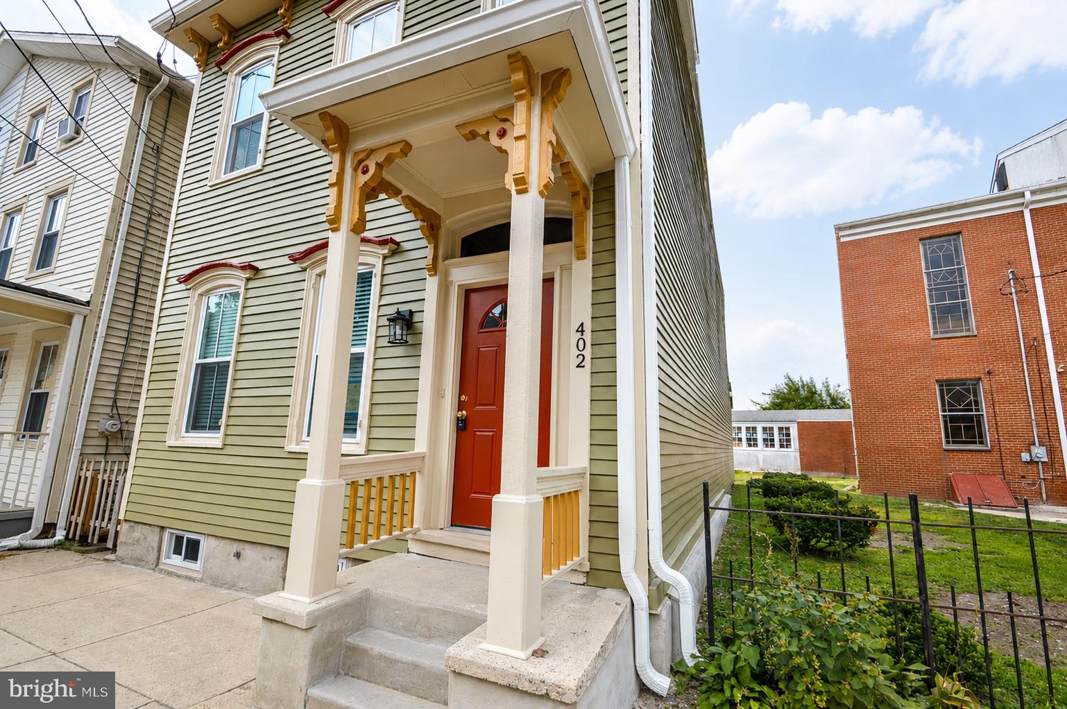 402 LAWRENCE STREET