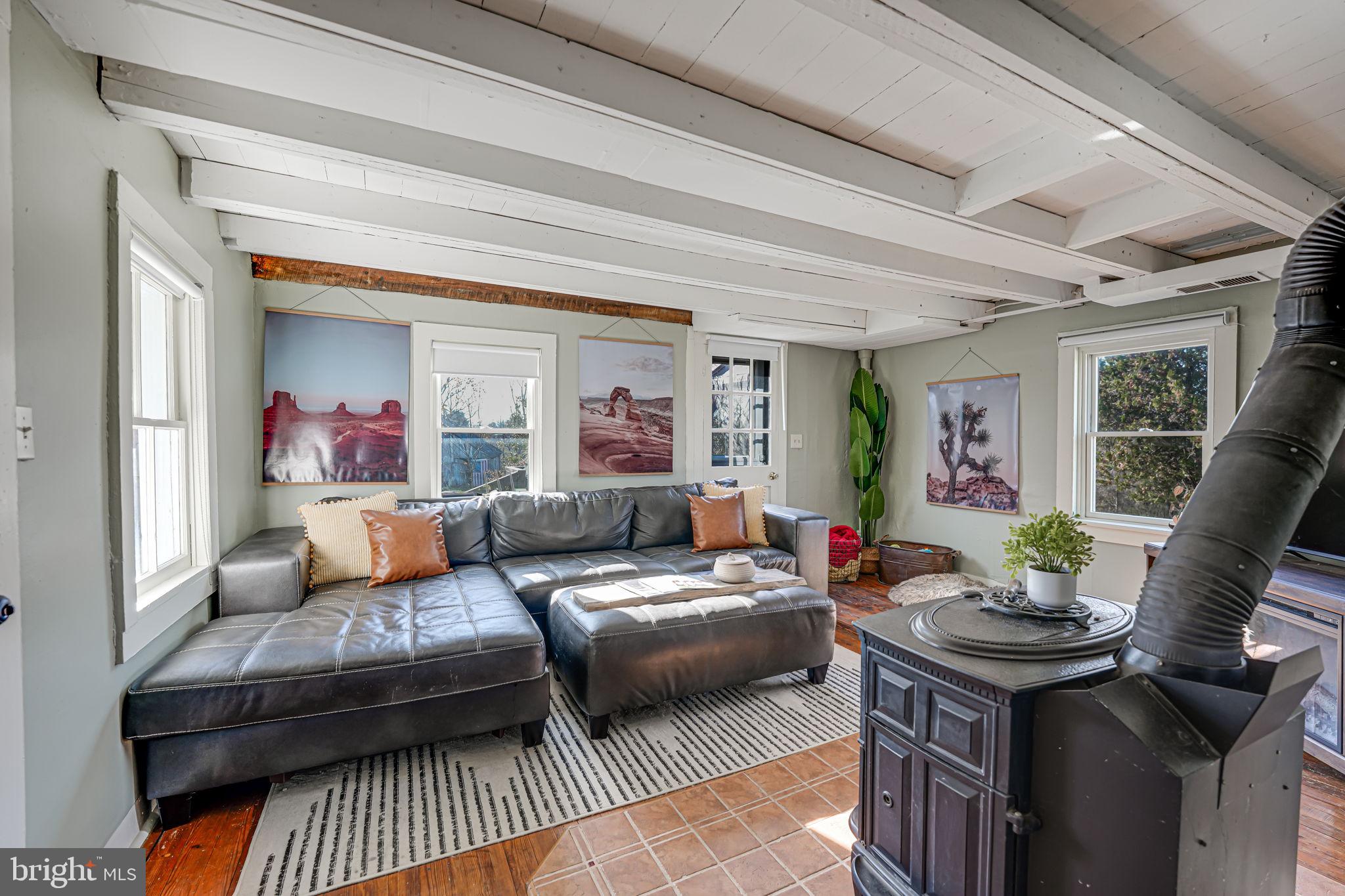 TAYLORSTOWN - Residential