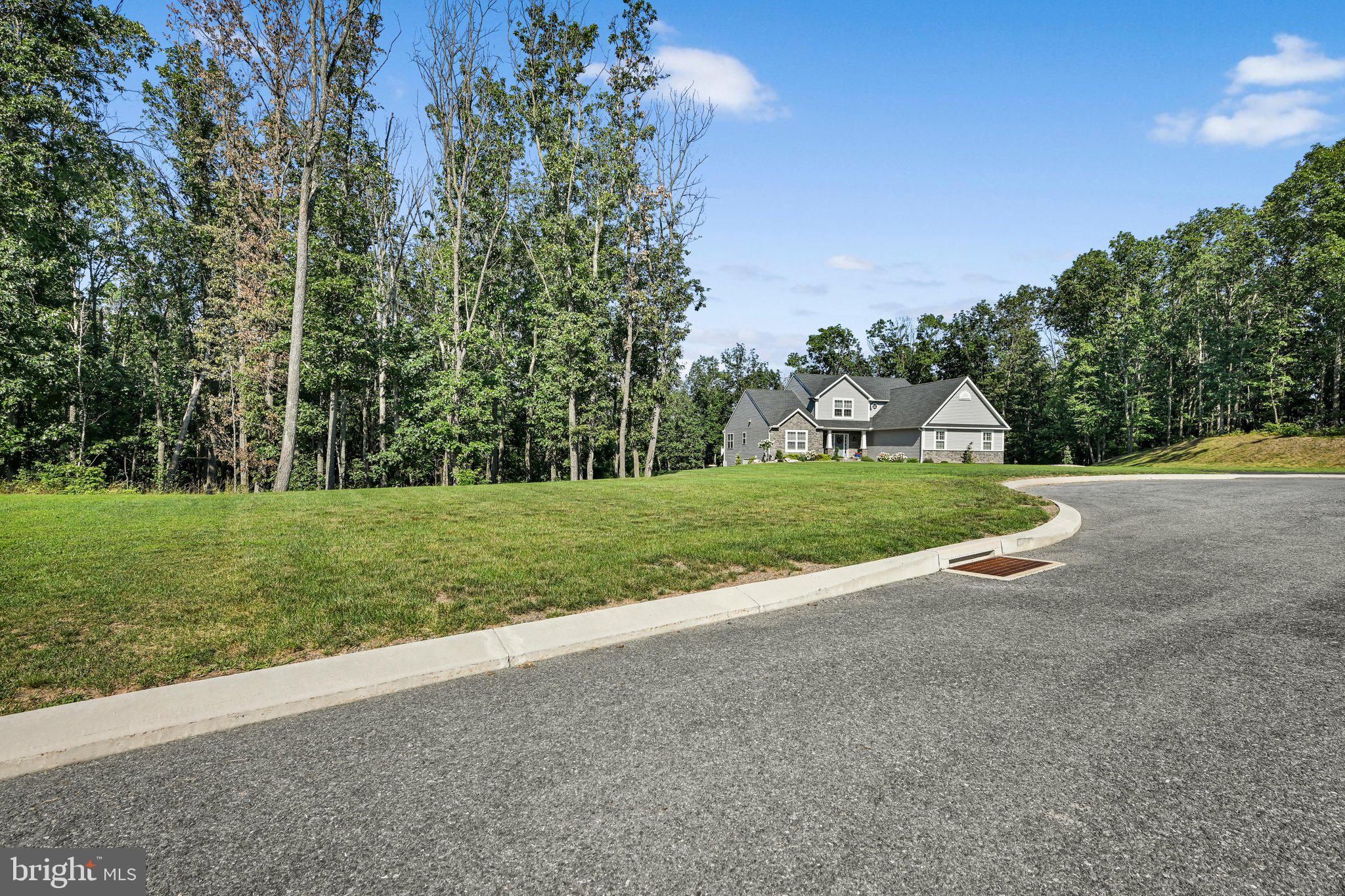 33 CISELLA DRIVE