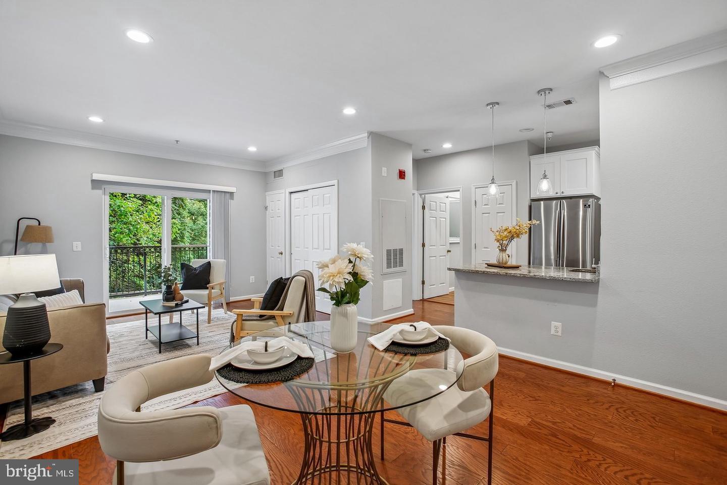 1571 SPRING GATE DRIVE 6106