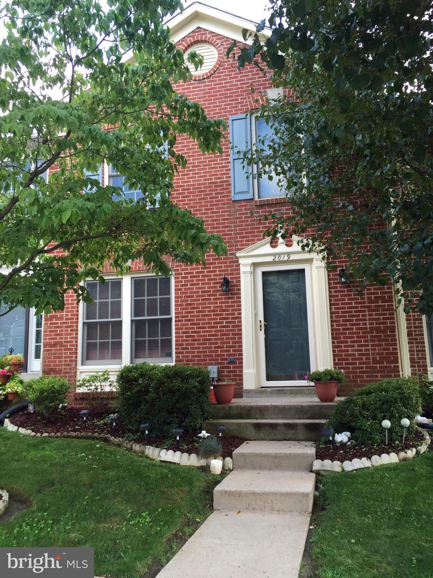 A Must See All Brick Front Townhouse in the Greens of Smith. This Amazing Home Features: 3BR, 2FB/2HB, Eat-in Kitchen, Ceramic Tile Foyer , Energy-Star Refrigerator, LR w/ Skylights, Finished Basement w/ 1/2 BA, Fireplace, Cathedral Ceilings, MBR w/ Walk-in Closet, Double Sinks, Soaker Tub, Shower, Security System. 1 yr. HM Warranty-Minutes from Mt. Washington, Quarry Shops/Restaurants & 83/695.