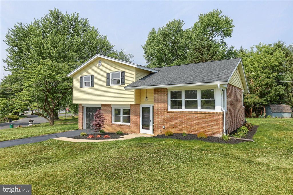 Photo of 38 QUAKER HILLS RD, LANCASTER, PA 17603 (MLS # PALA2036970)