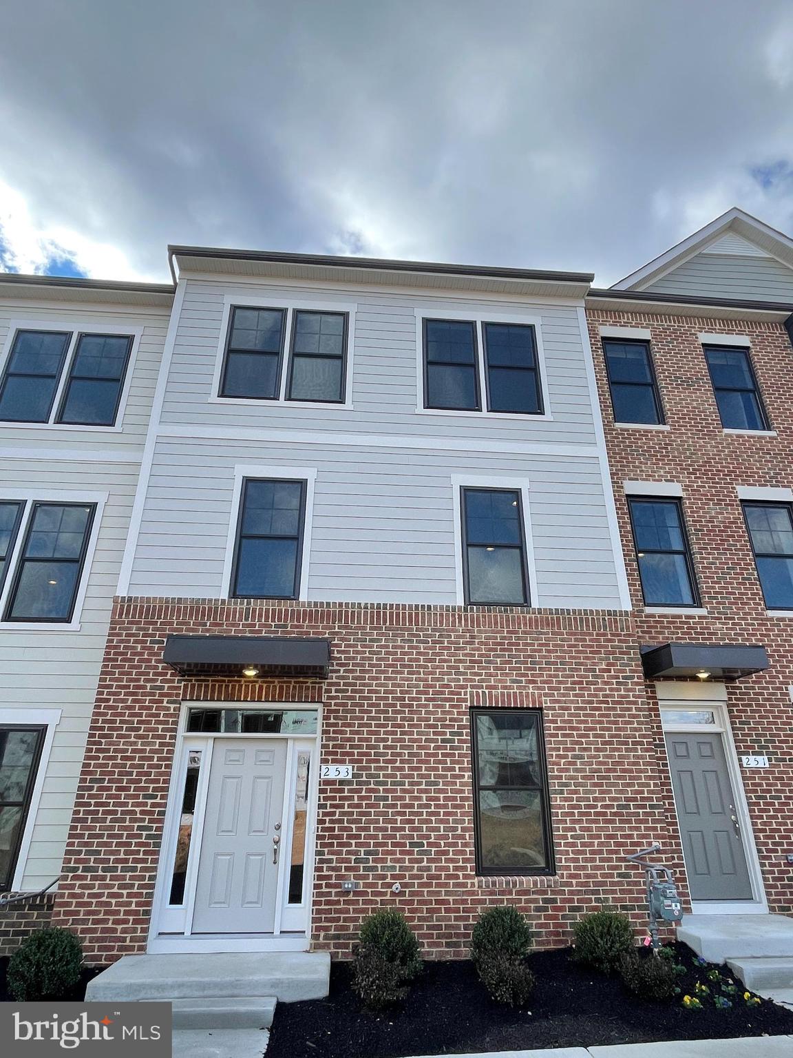 HIGHLANDER PARK - Residential Lease