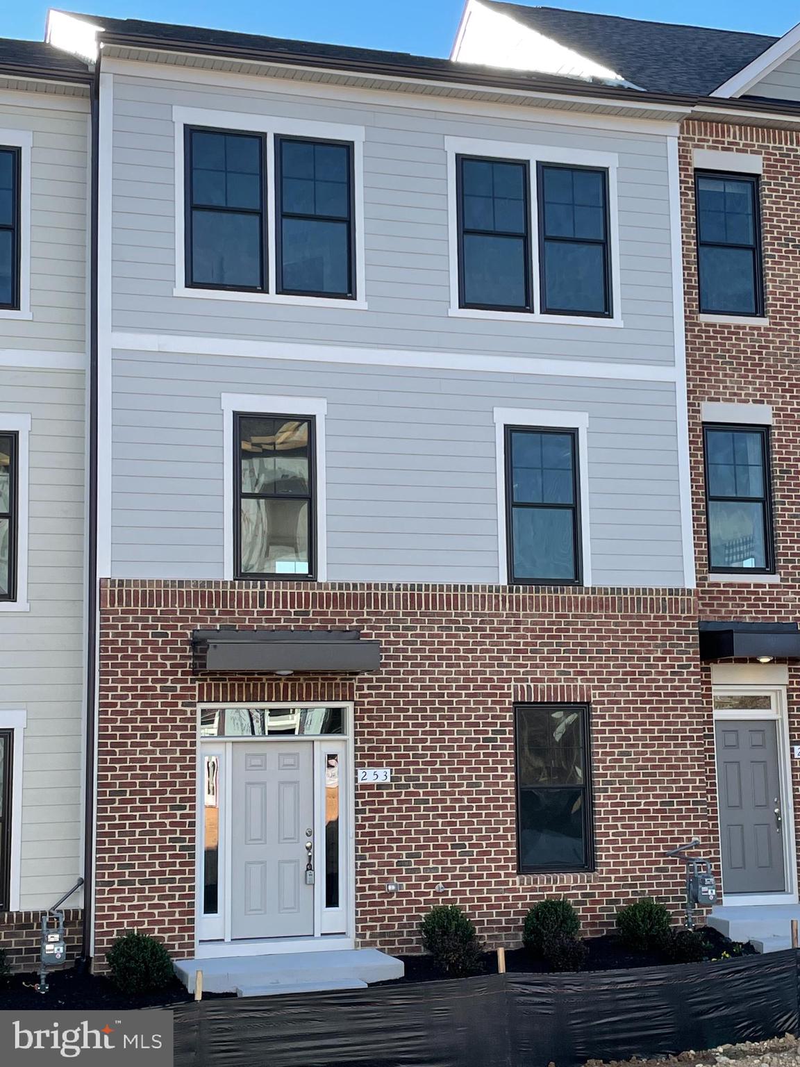 HIGHLANDER PARK - Residential Lease