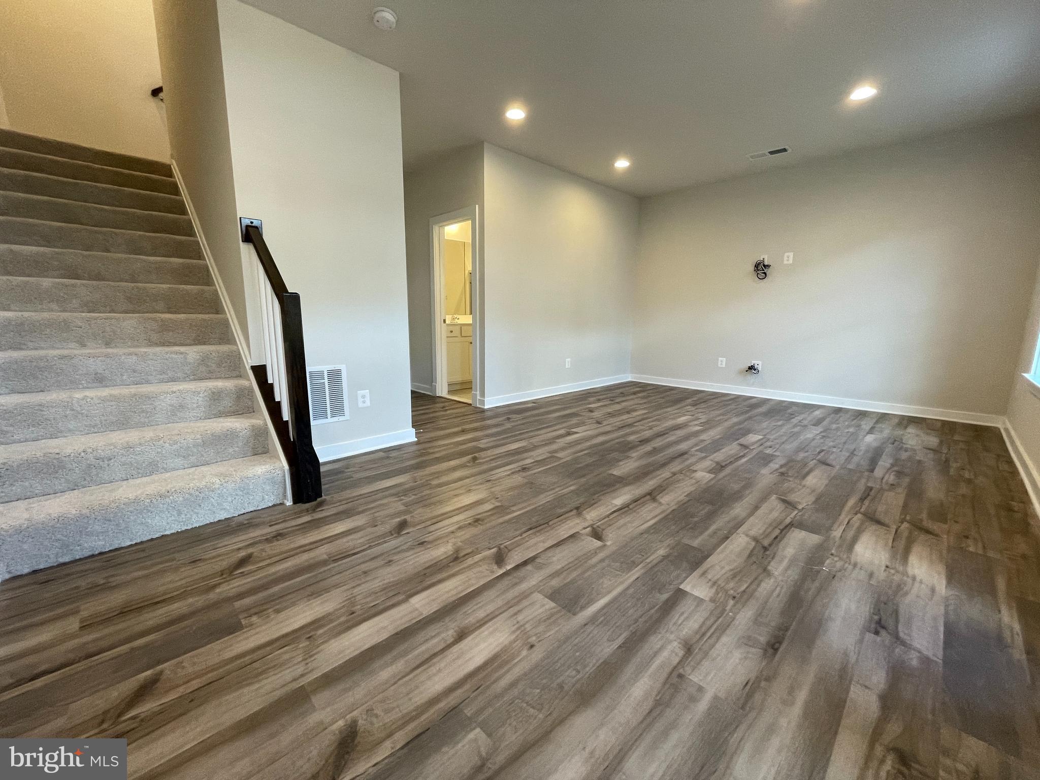 HIGHLANDER PARK - Residential Lease