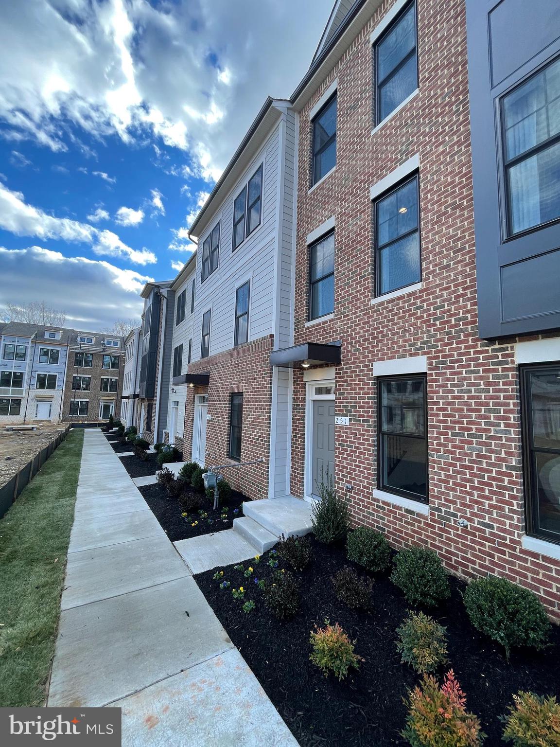 HIGHLANDER PARK - Residential Lease