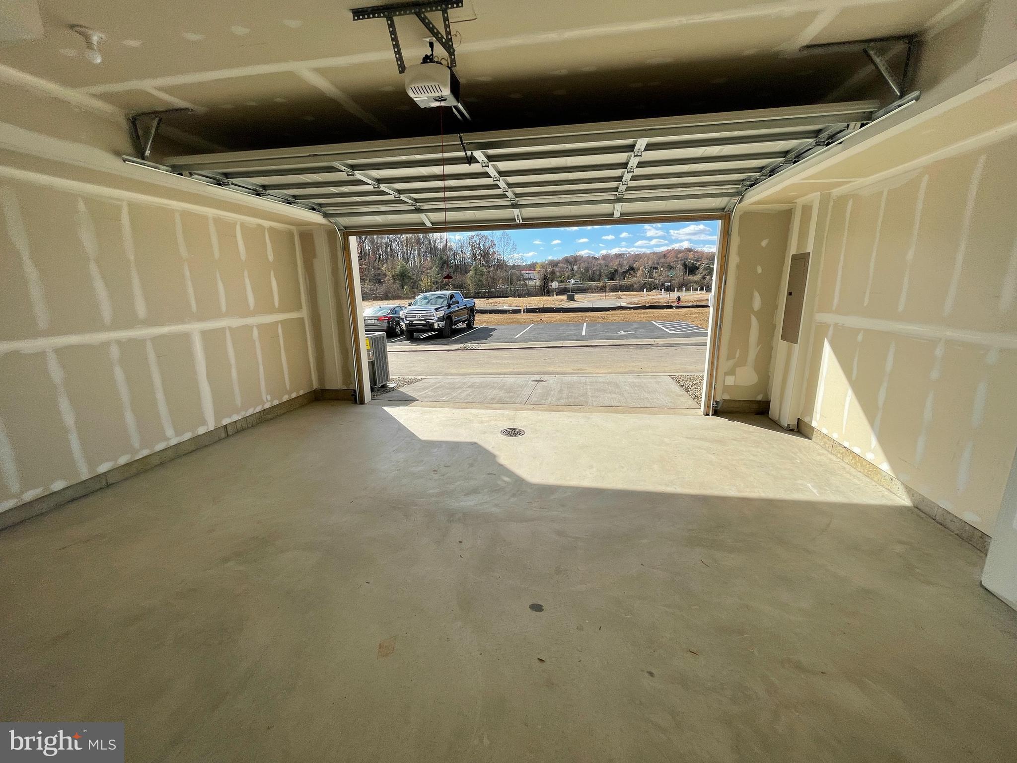 HIGHLANDER PARK - Residential Lease