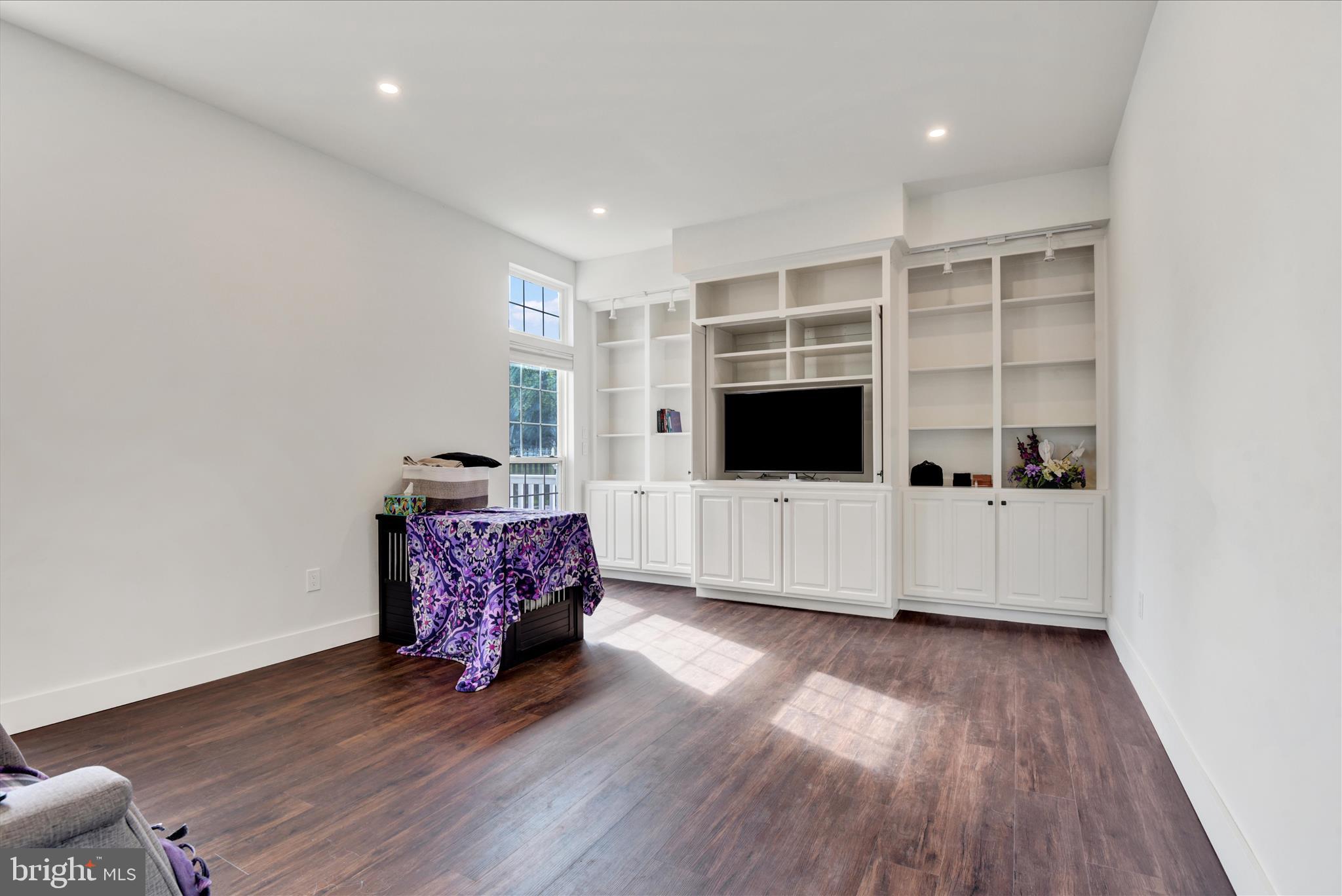 EDGEWOOD - Residential
