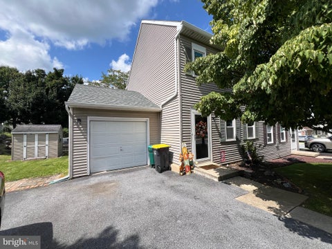 Townhouse For Sale - 202 S 4th Street<br/> Berks County, WOMELSDORF, PA 19567