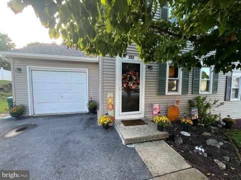 Townhouse For Sale - 202 S 4th Street<br/> Berks County, WOMELSDORF, PA 19567