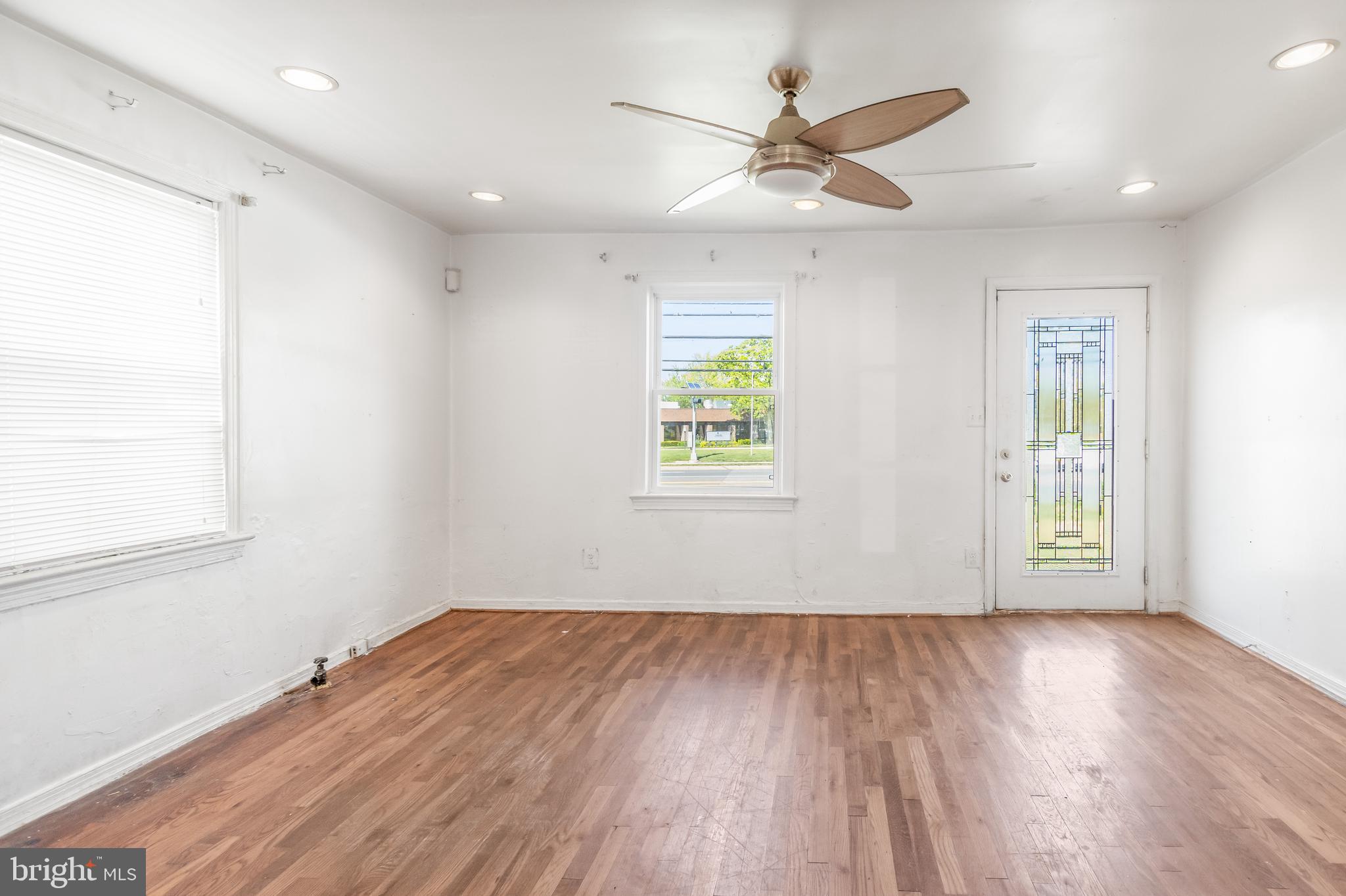 SANSBURY PARK - Residential