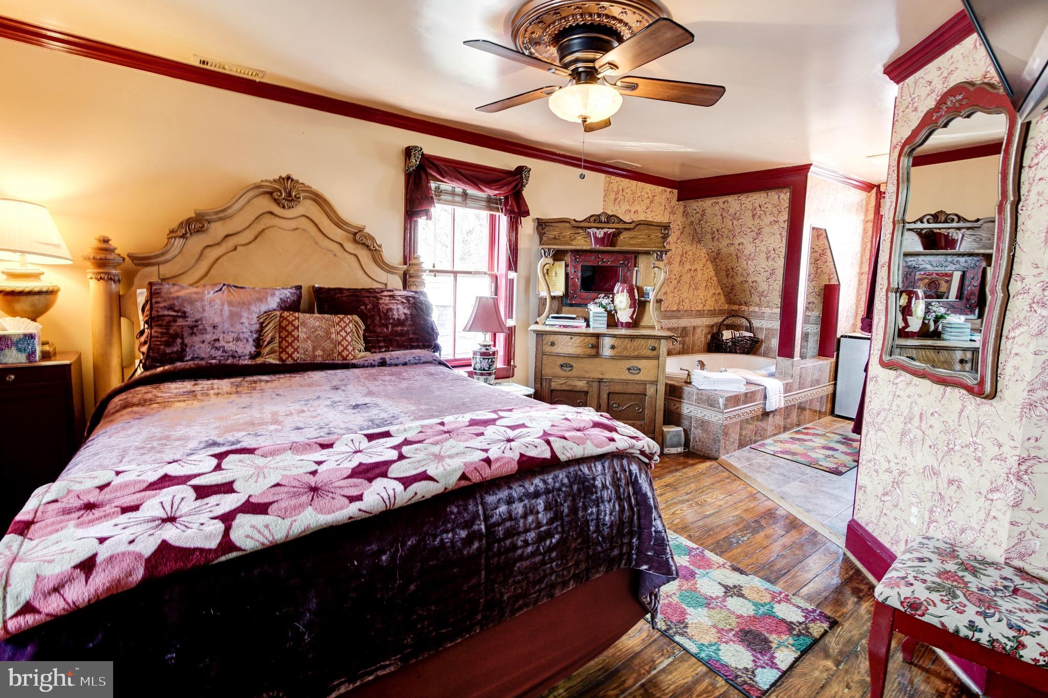 HISTORIC DISTRICT - Commercial Sale