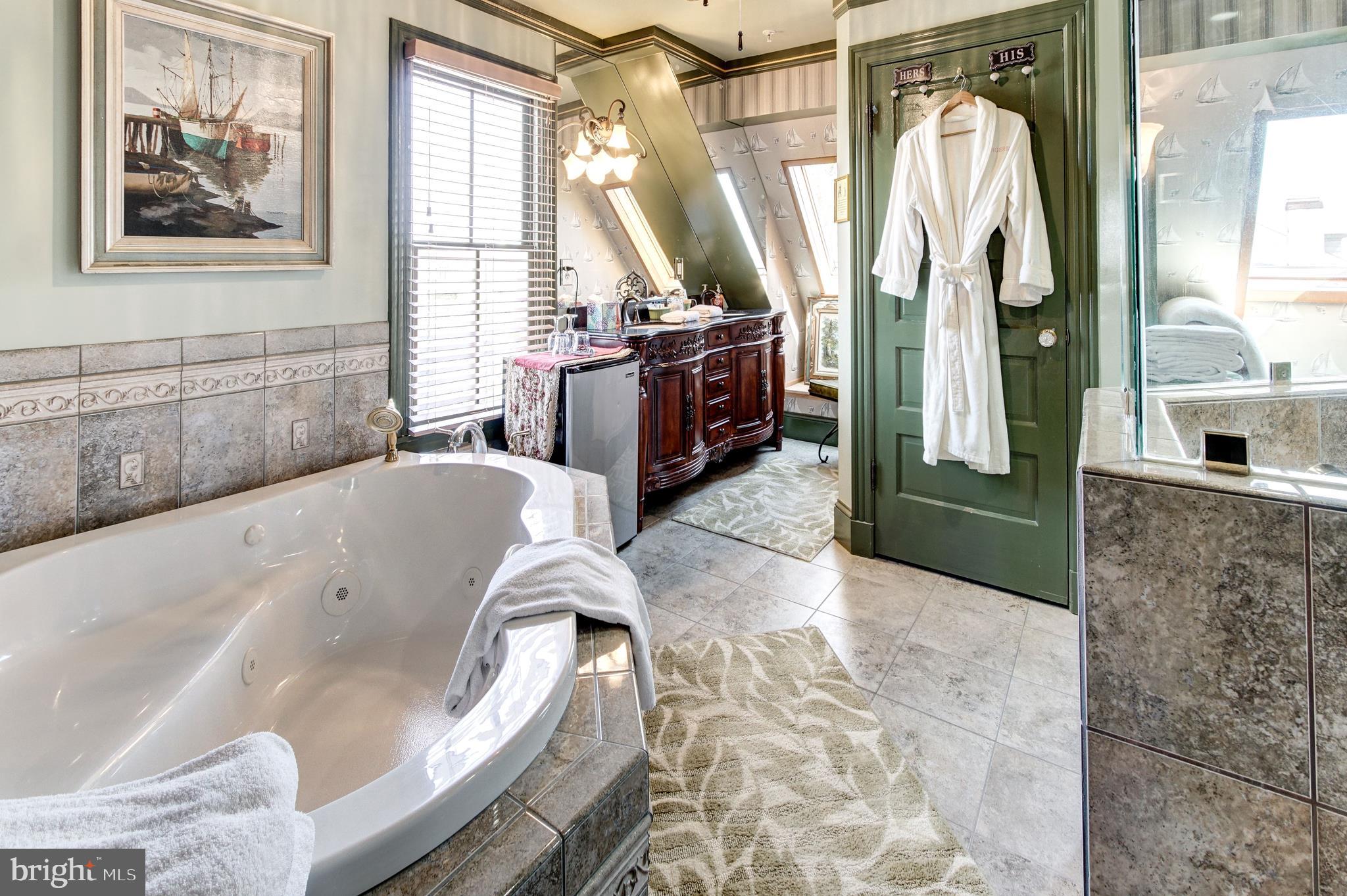 HISTORIC DISTRICT - Commercial Sale