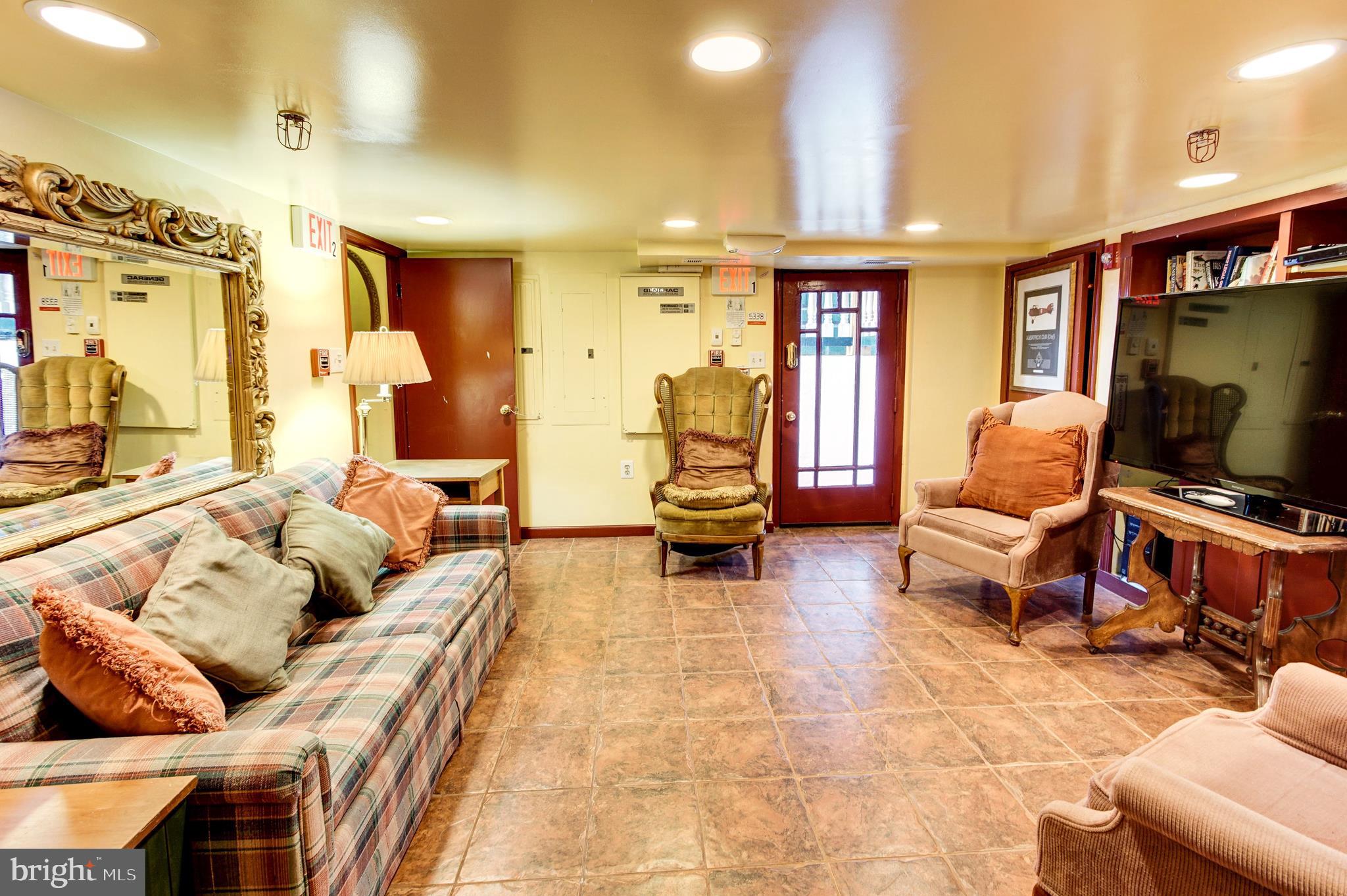 HISTORIC DISTRICT - Commercial Sale