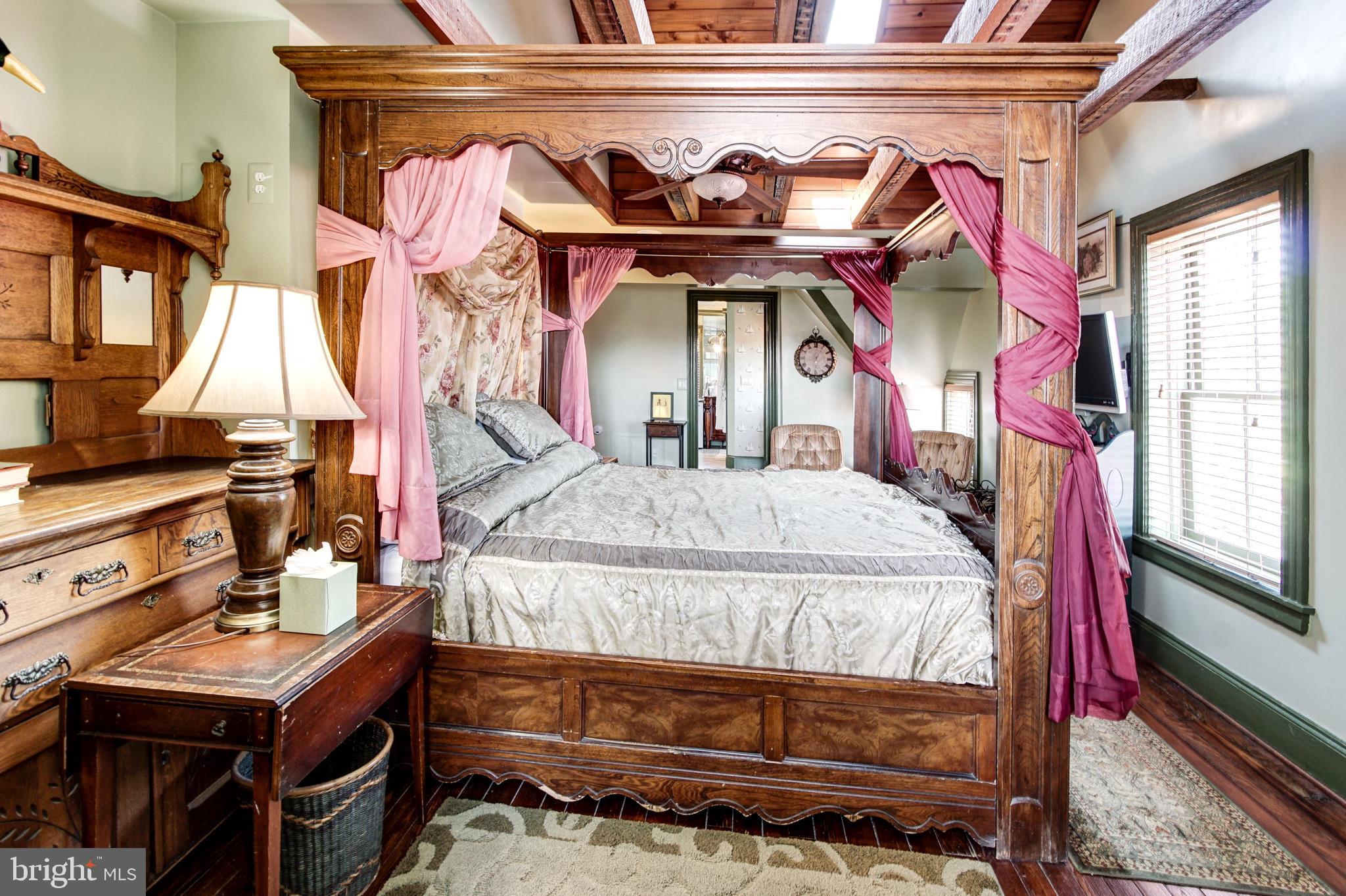 HISTORIC DISTRICT - Commercial Sale