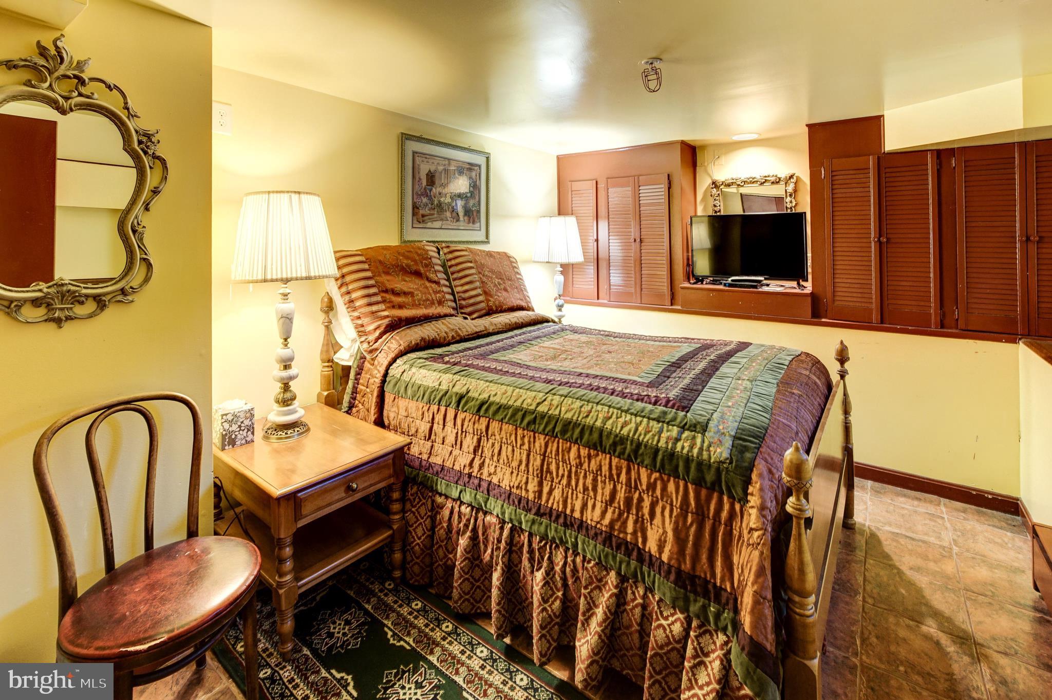 HISTORIC DISTRICT - Commercial Sale