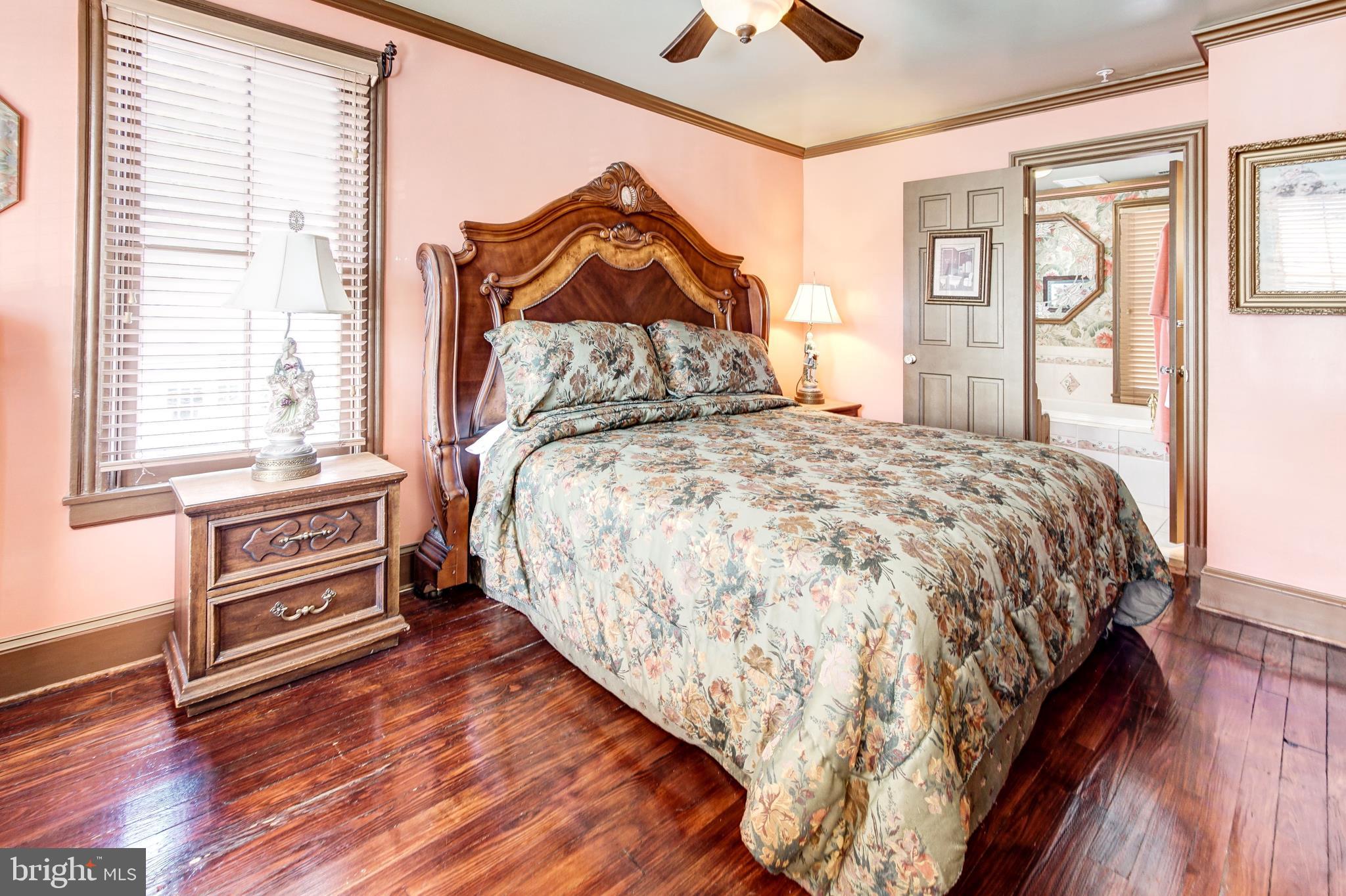 HISTORIC DISTRICT - Commercial Sale