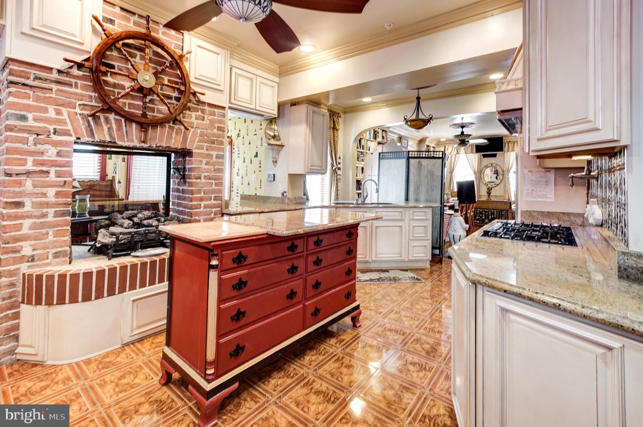 HISTORIC DISTRICT - Commercial Sale