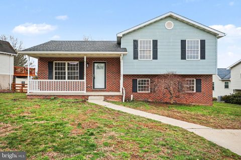 Homes For Sale - 17 Mason Dixon Drive<br/> LITTLESTOWN, PA 17340