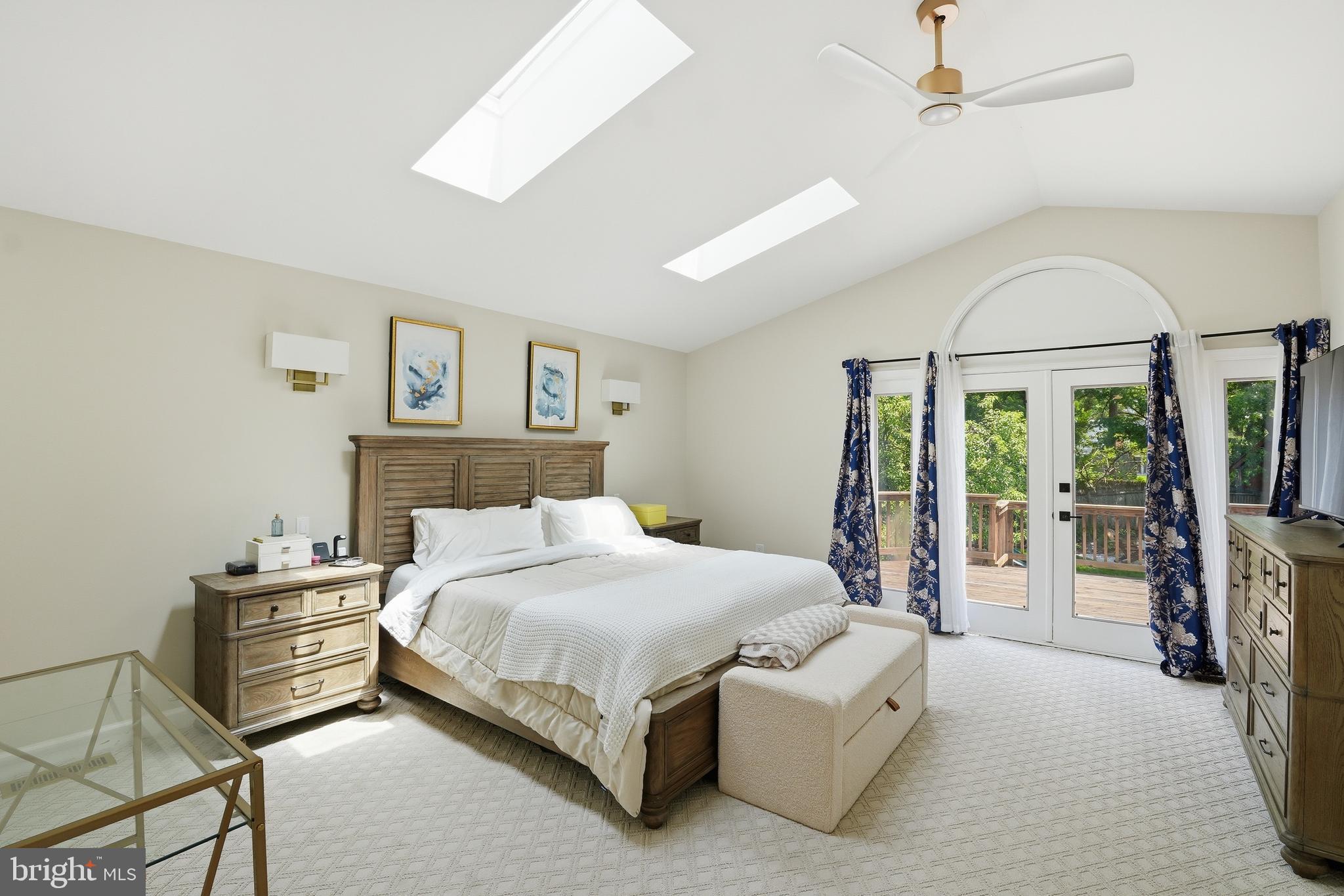 WALNUT HILL - Residential