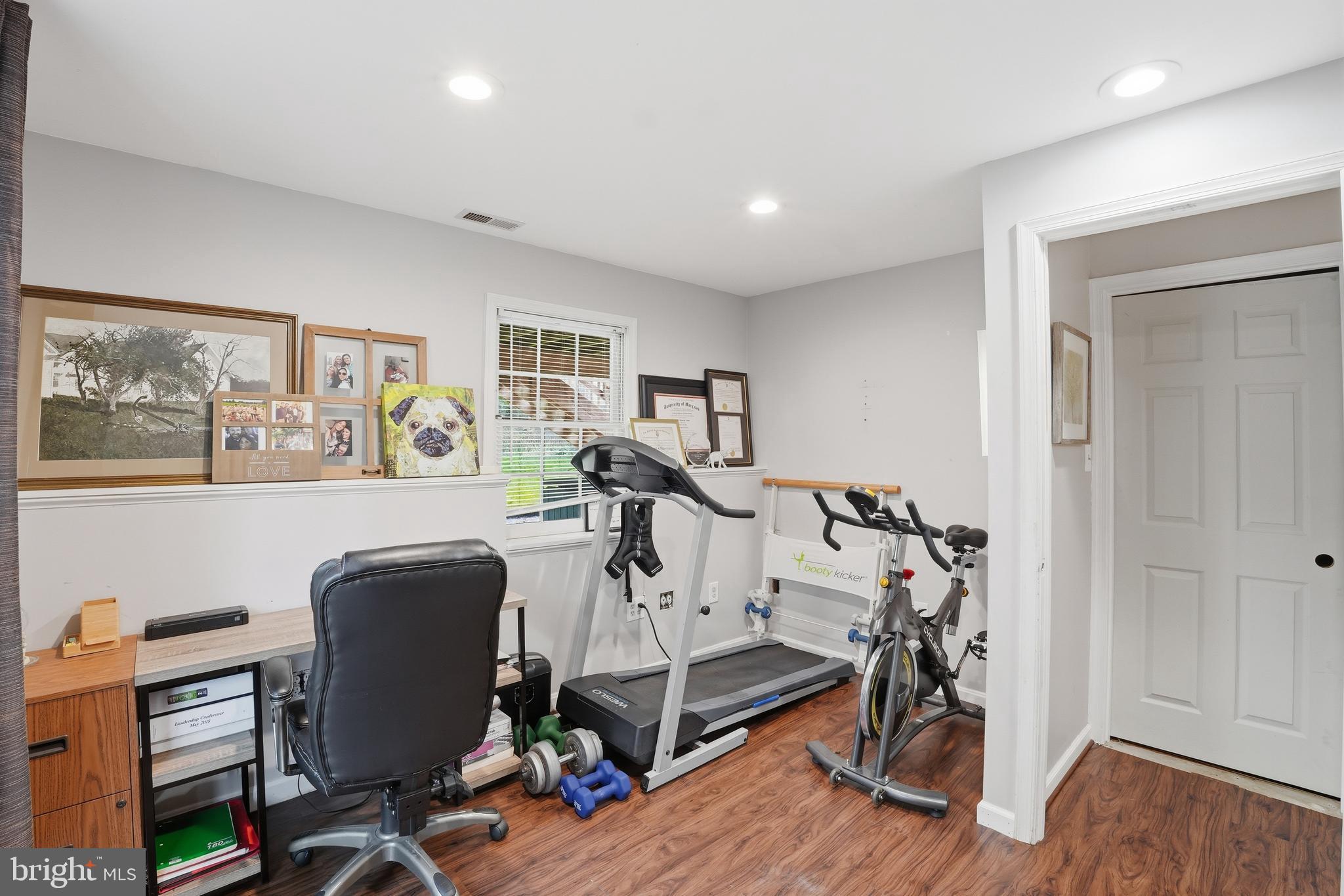WALNUT HILL - Residential