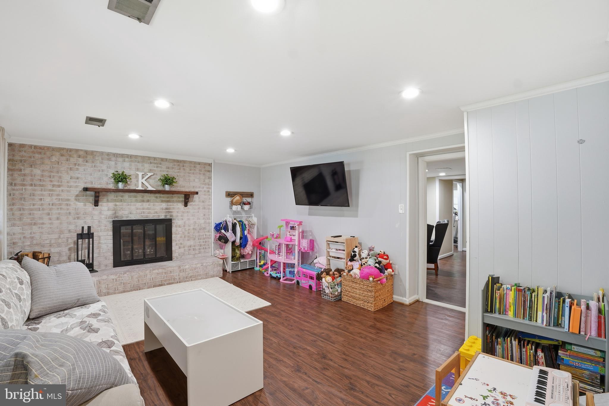 WALNUT HILL - Residential