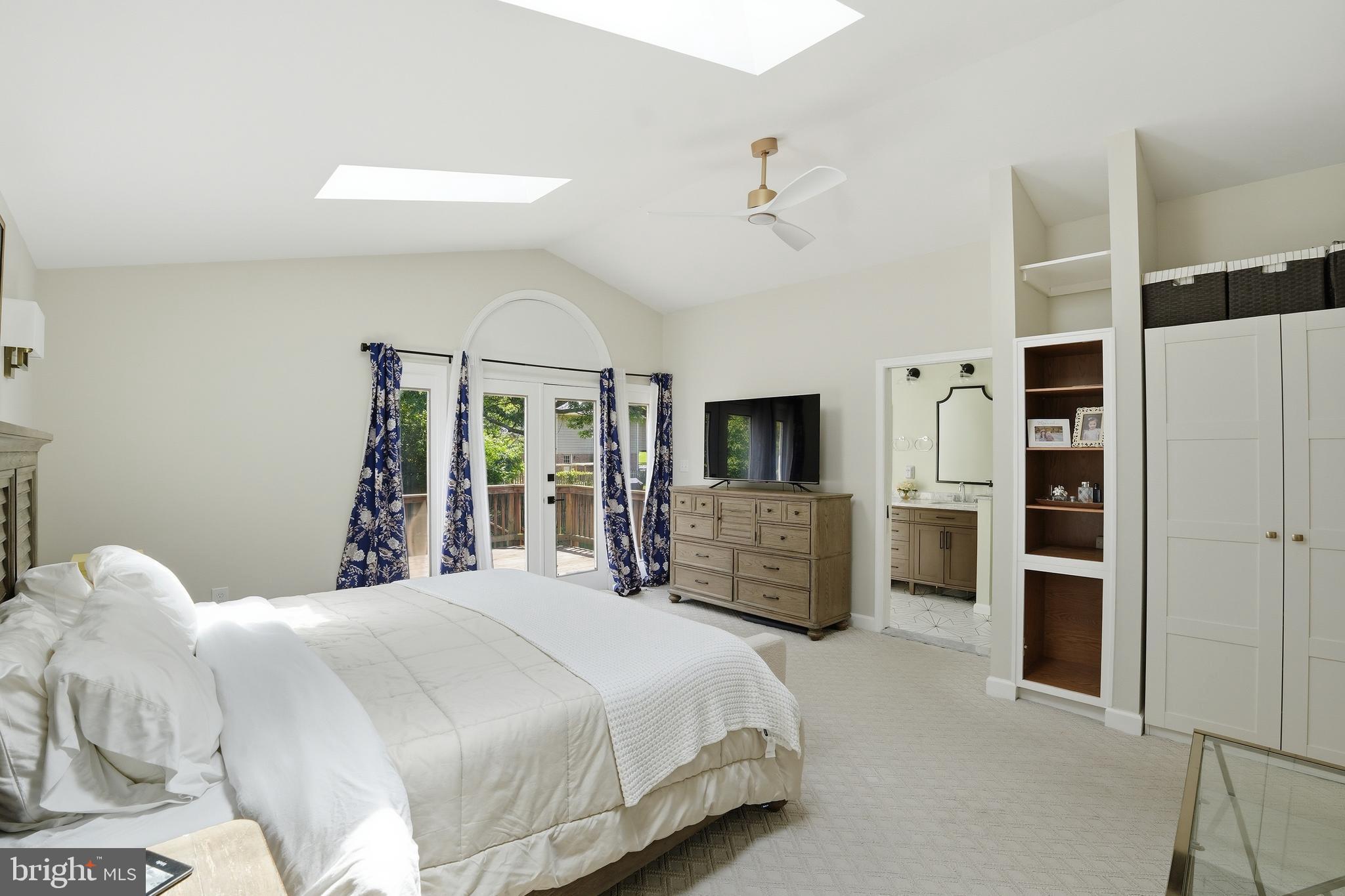 WALNUT HILL - Residential