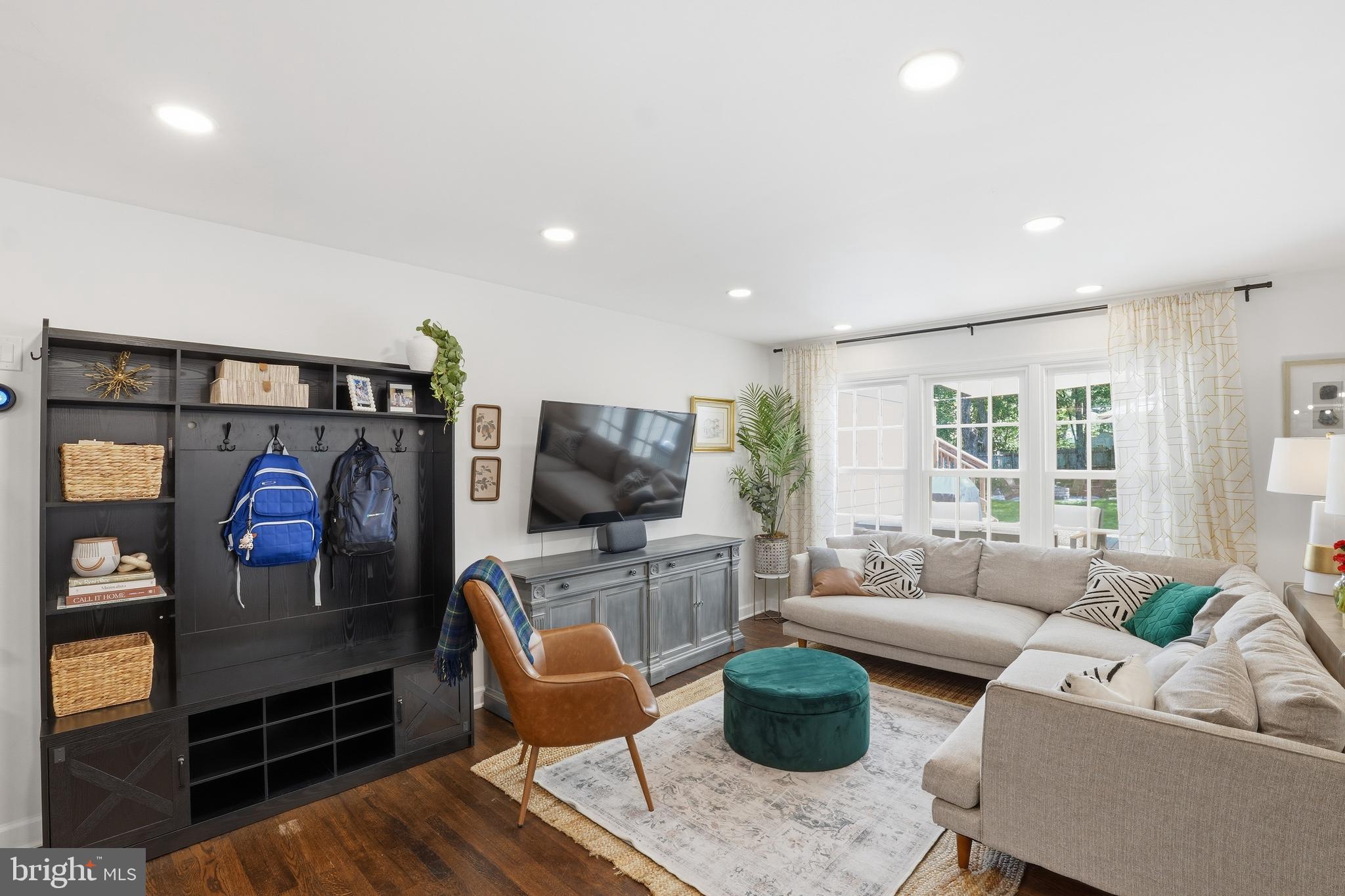 WALNUT HILL - Residential