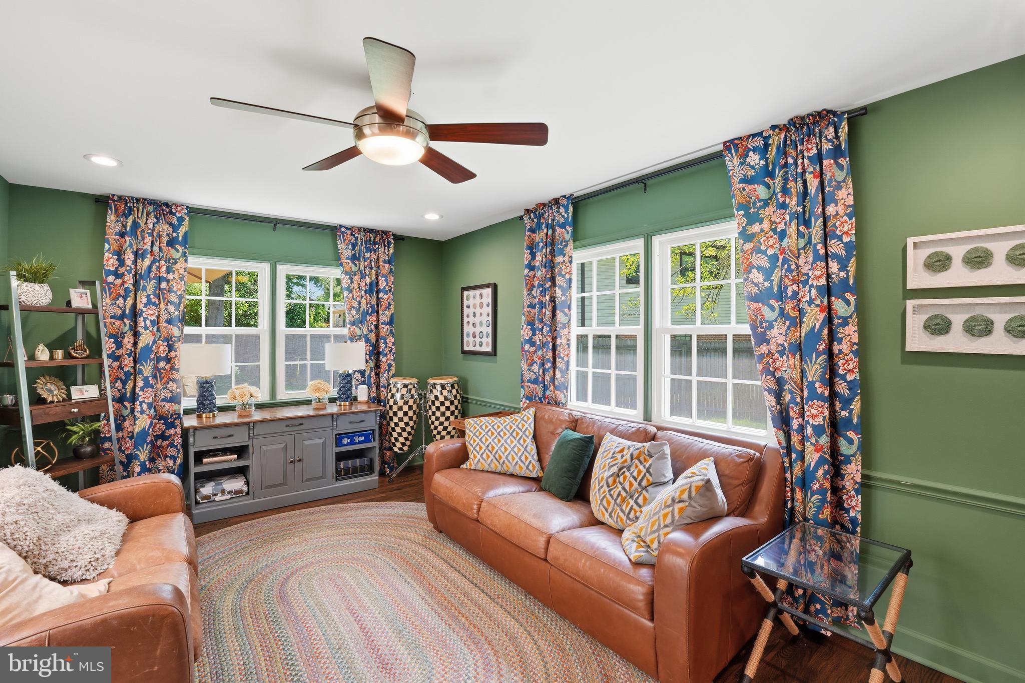 WALNUT HILL - Residential