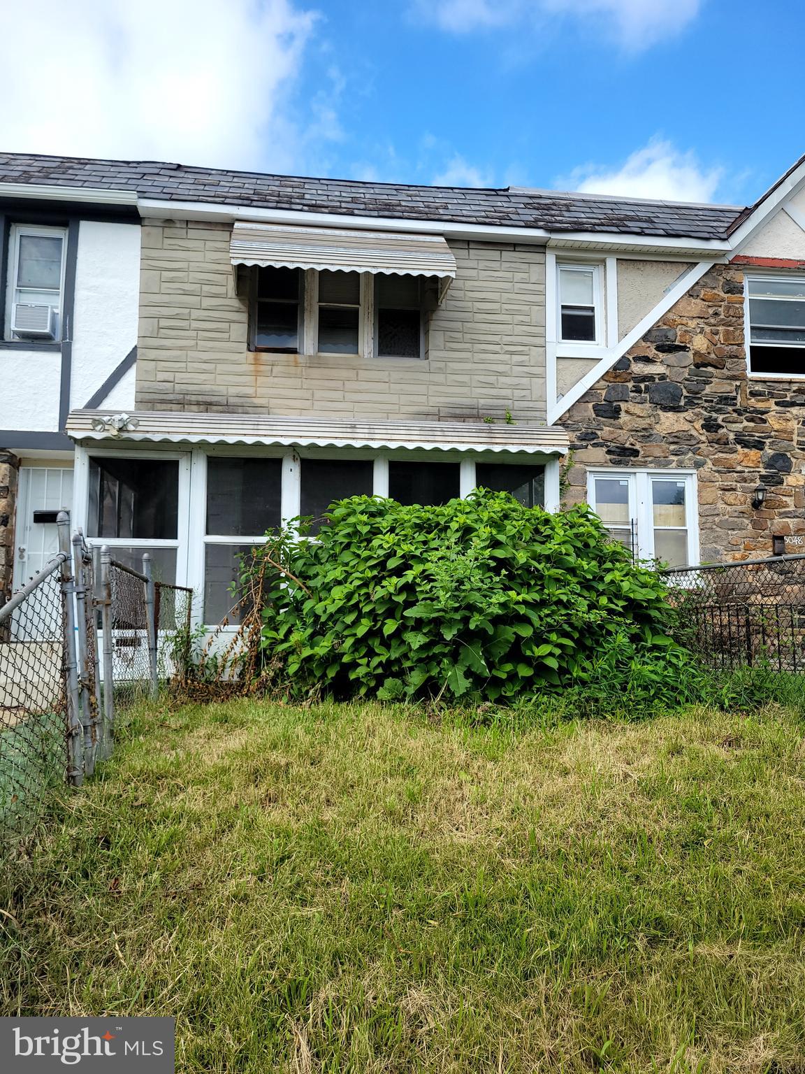 HUD Case 241-926938 HUD Case 241-767195 and HUD property is sold in "as- is". Good Neighbor Next Door only bidders.
Property is Owned by the US Dept. of HUD, Seller makes no representations or warranties as to property condition. No repairs are allowed prior to settlement.
Per HUD Appraisal, property is listed as IE (Insured Escrow- will qualify for FHA with repair escrow subject to appraisal) "Equal housing Opportunity"