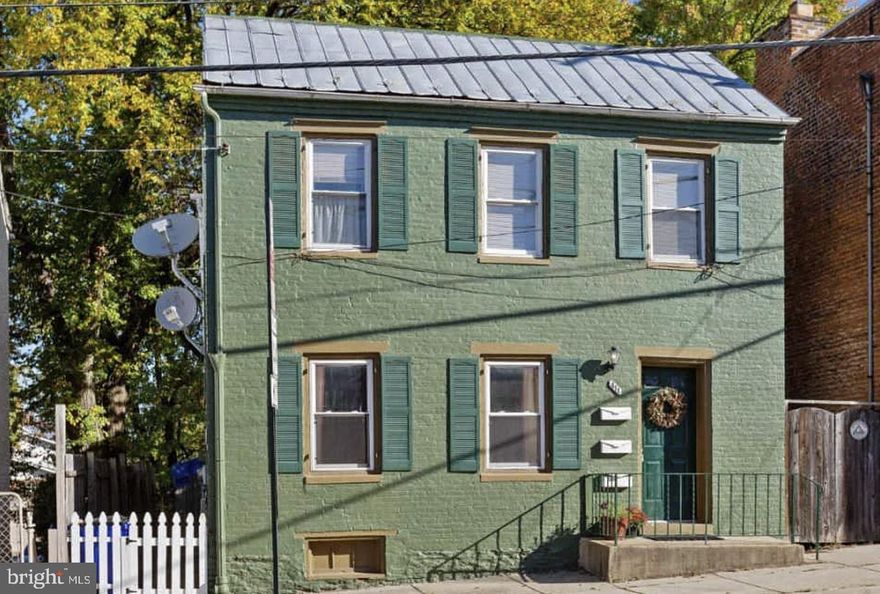 This cozy 1 bedroom 1 bathroom apartment is conveniently located in the heart of Frederick. Ground level unit has hardwood floors, new carpet in the bedroom, shared washer and dryer in building and quaint usable yard.  Enjoy the vibrant downtown area with shops, restaurants, and parks just a short walk away.  Easy access to commuter routes.  *Fireplaces are not usable during tenancy.