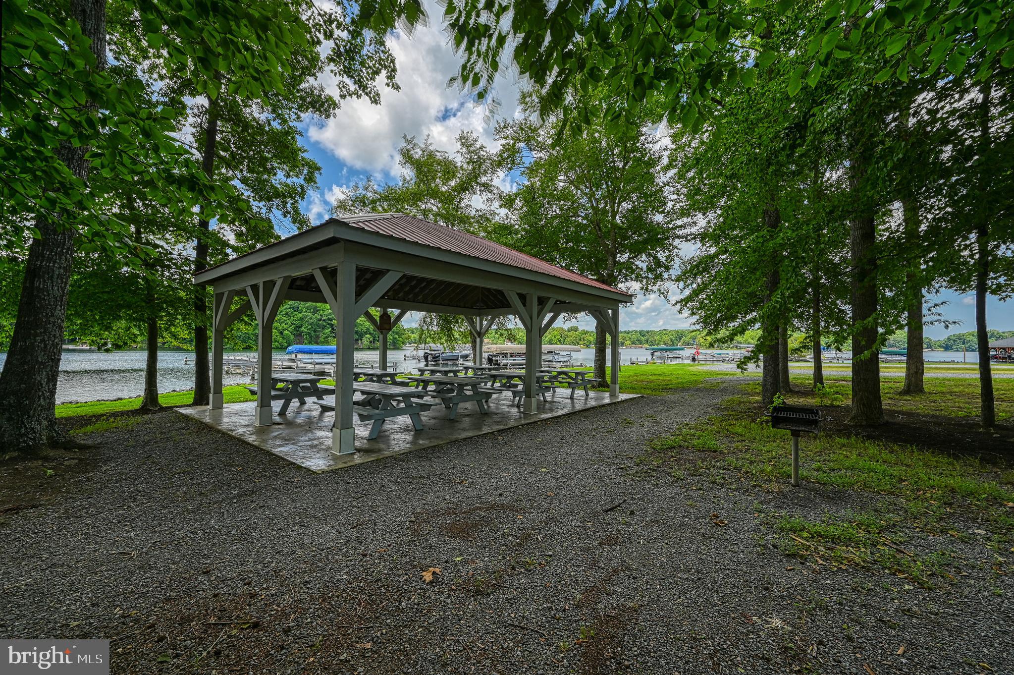 CUCKOOS NEST - Residential