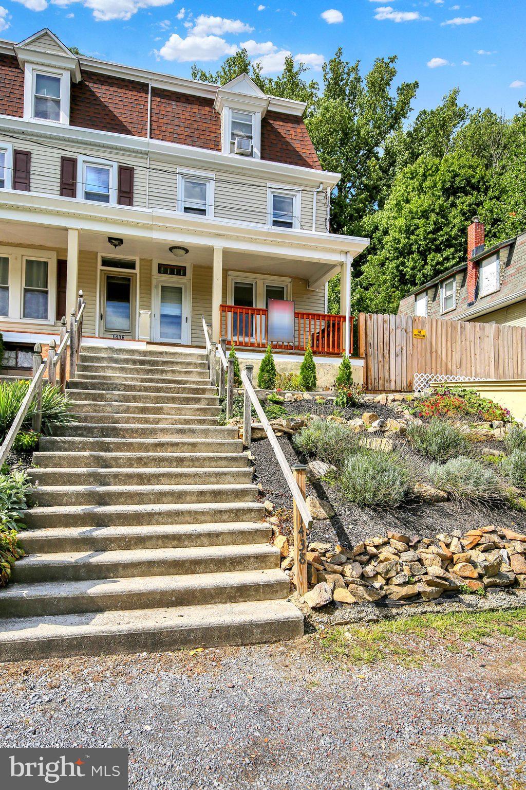 1438 SESSER LANE
