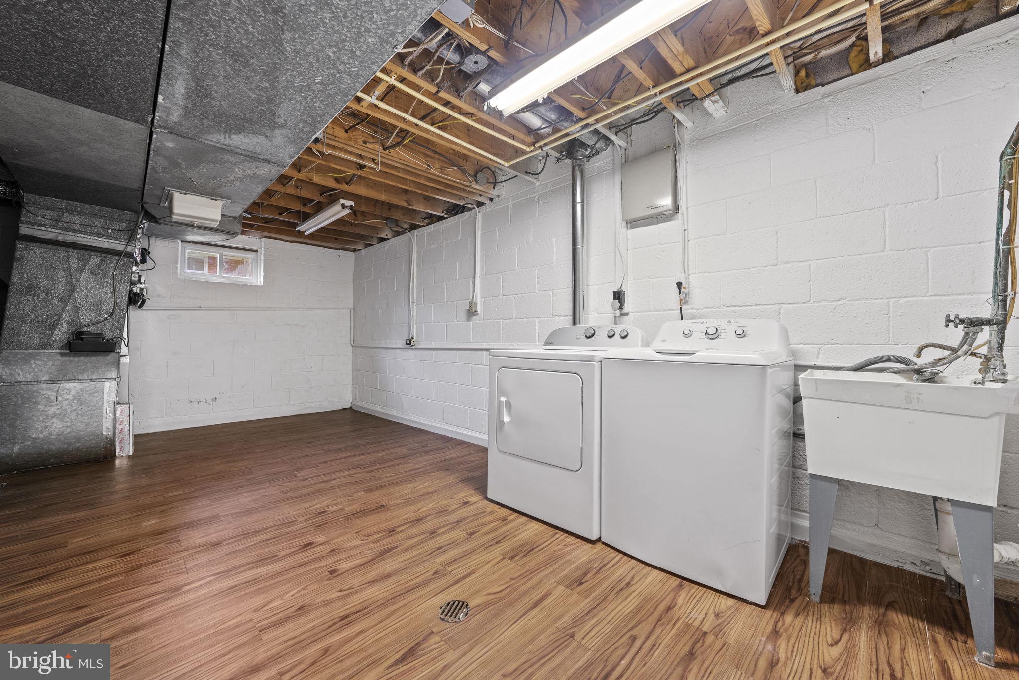 BURNT MILLS MANOR - Residential