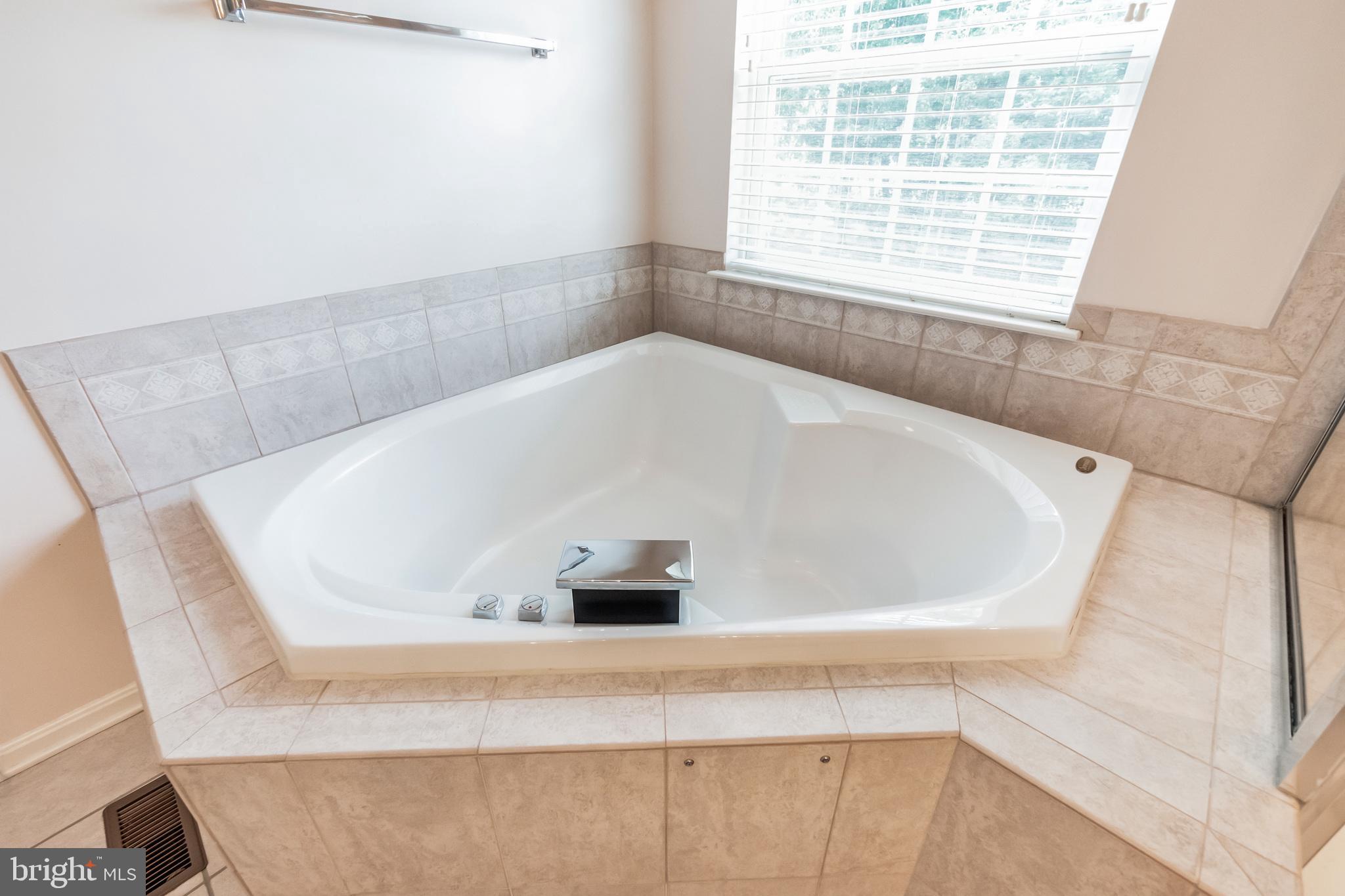 GREEN HILL MANOR - Residential Lease