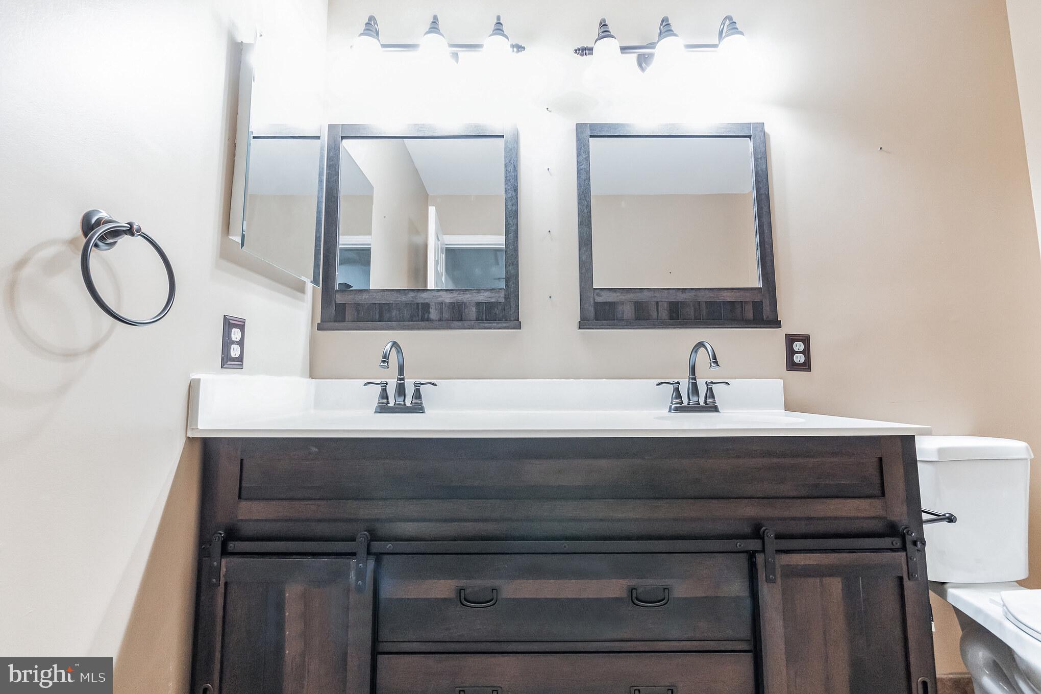 GREEN HILL MANOR - Residential Lease