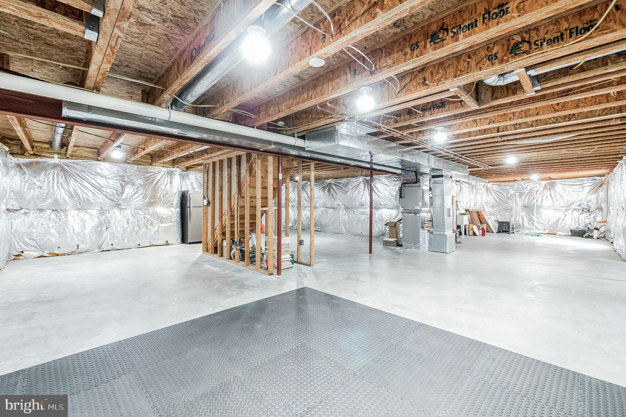 GREEN HILL MANOR - Residential Lease