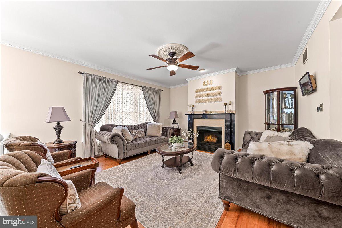 CHARLESTOWN OAKS - Residential