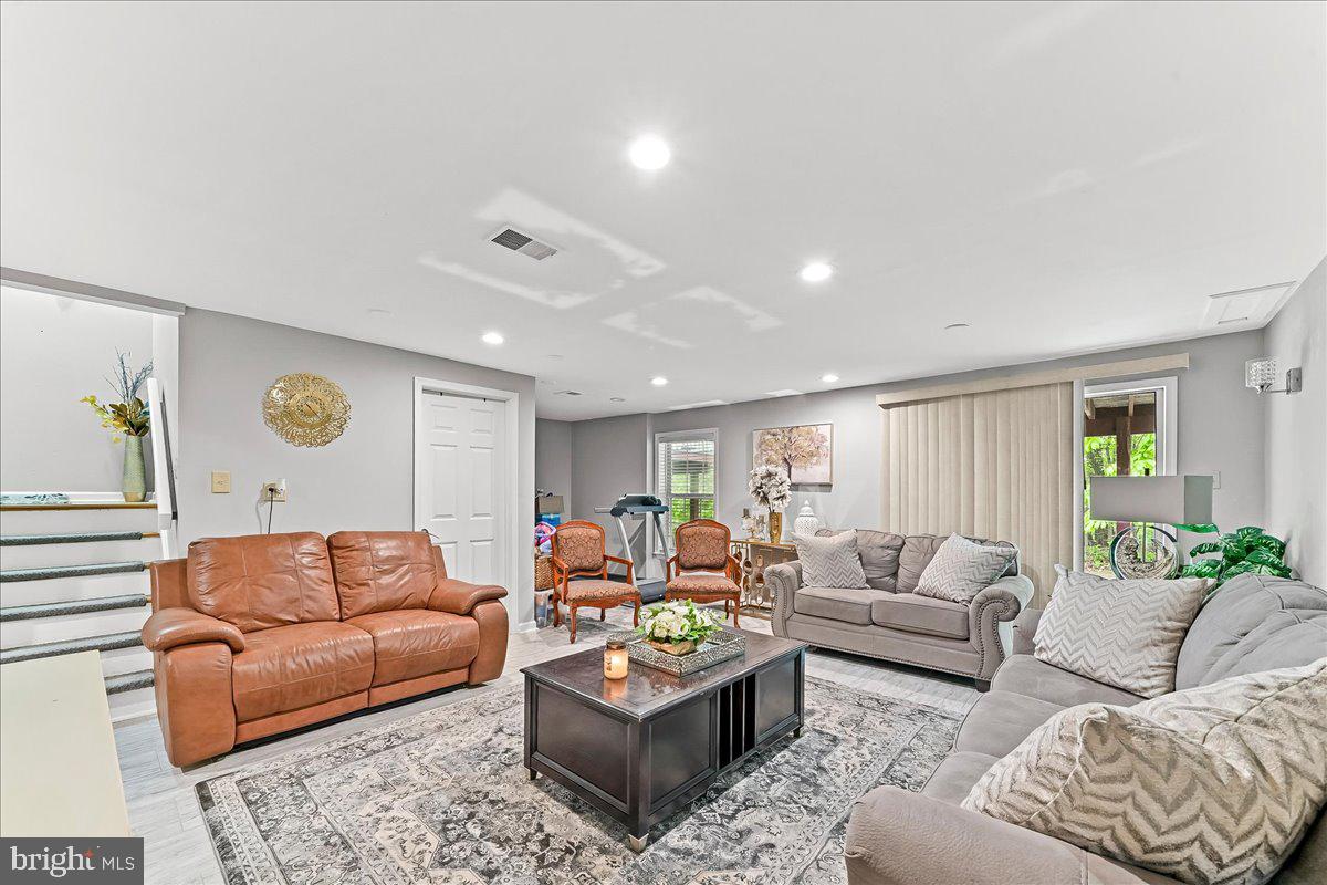 CHARLESTOWN OAKS - Residential