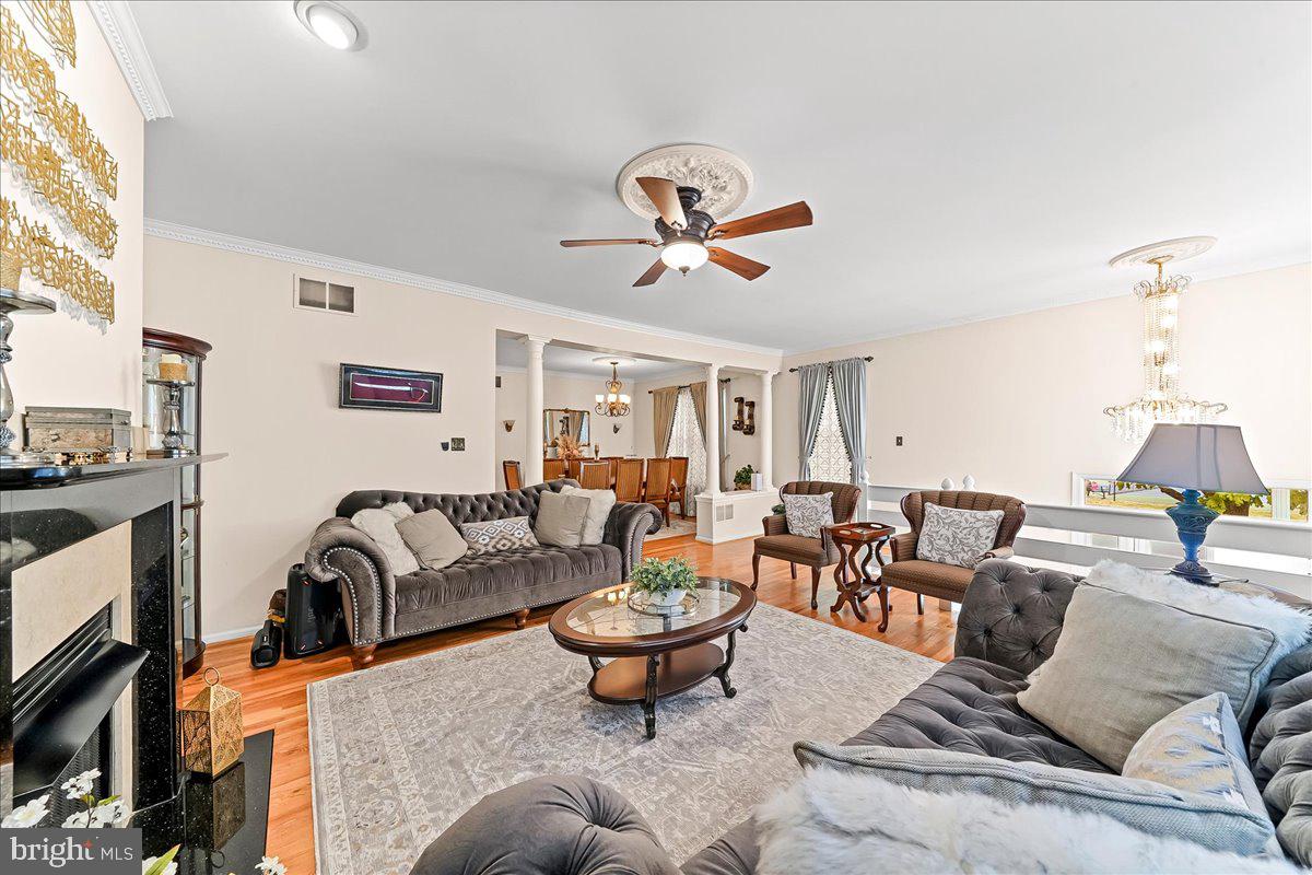 CHARLESTOWN OAKS - Residential