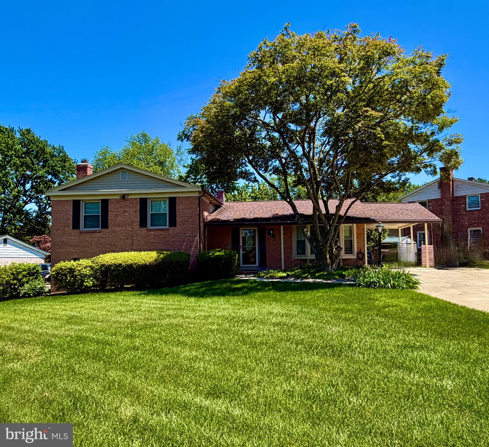 2 FOXHALL COURT