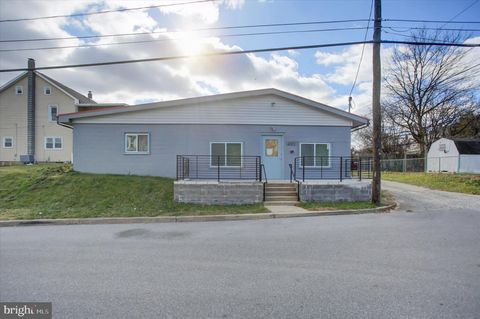 Photo of 401 Center Street, HAGERSTOWN, MD 21740 (MLS # MDWA2033142)