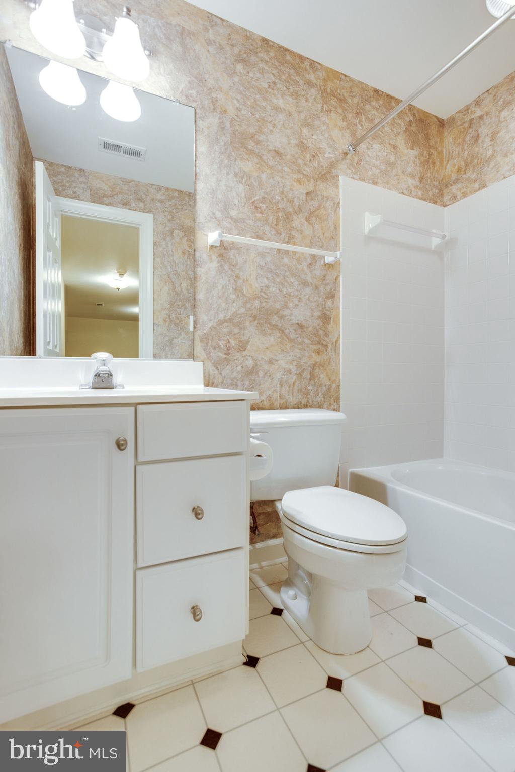 POTOMAC GLEN - Residential Lease