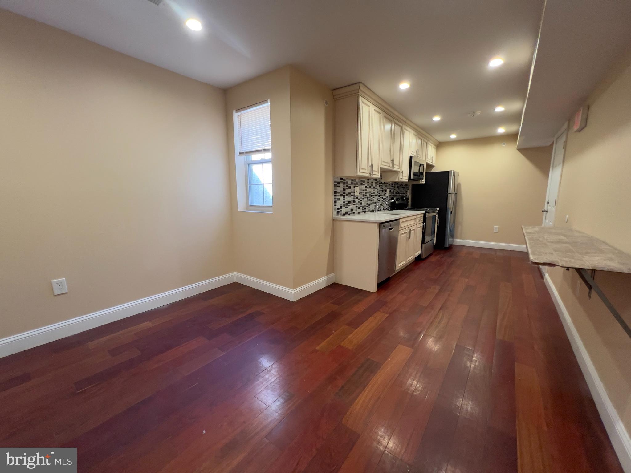 GRADUATE HOSPITAL - Residential Lease